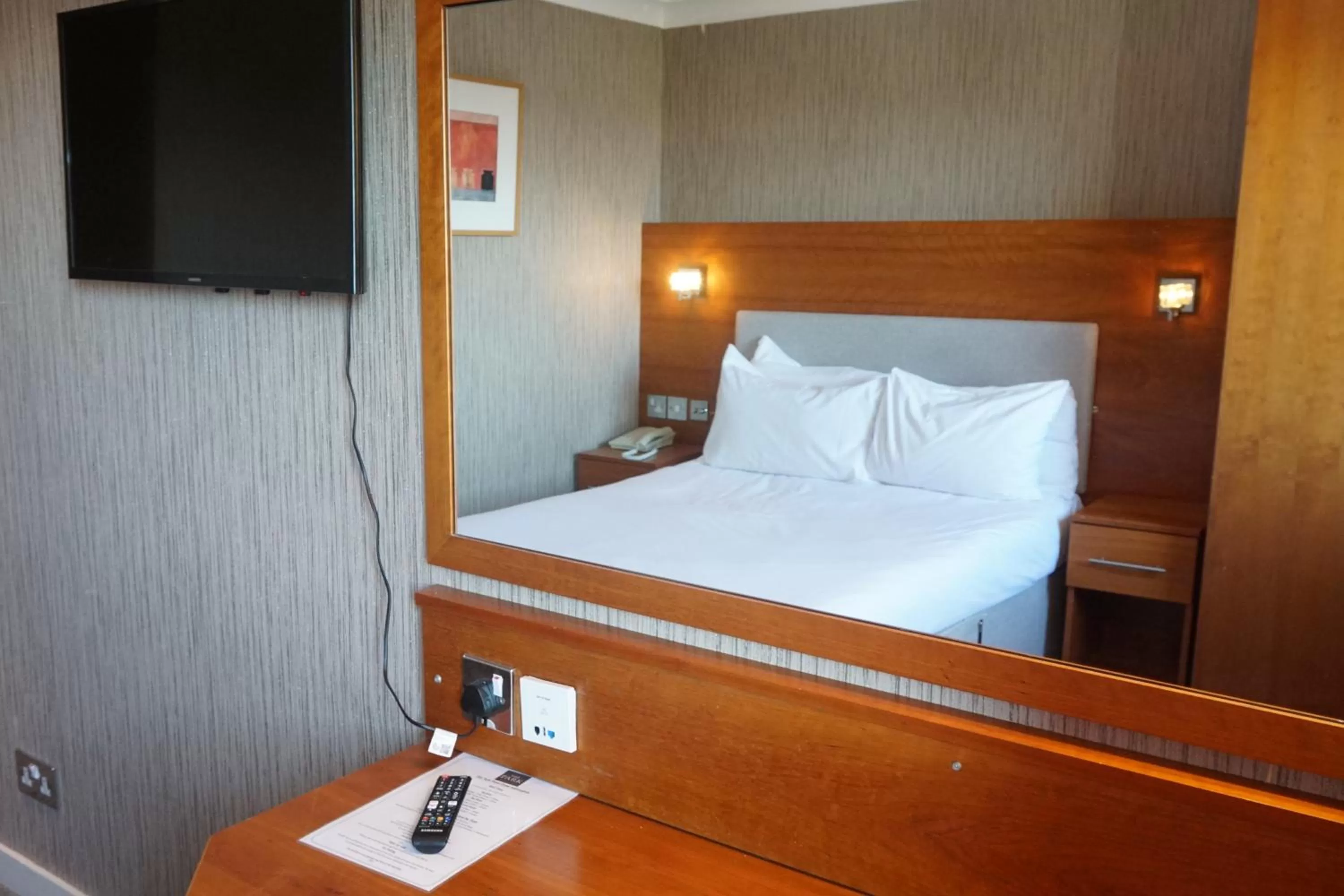 Bedroom, Bed in The Park Hotel