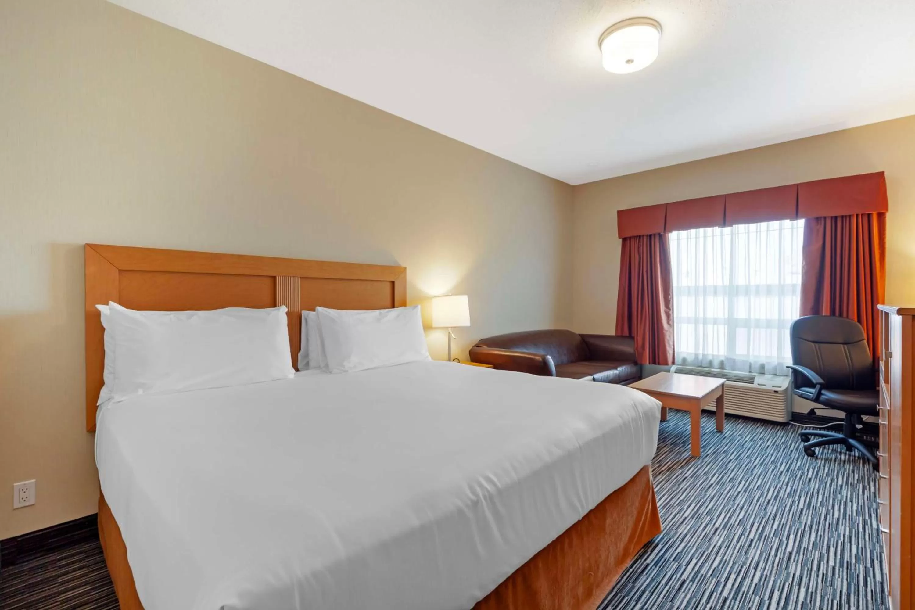 Bedroom, Bed in Best Western Grande Prairie
