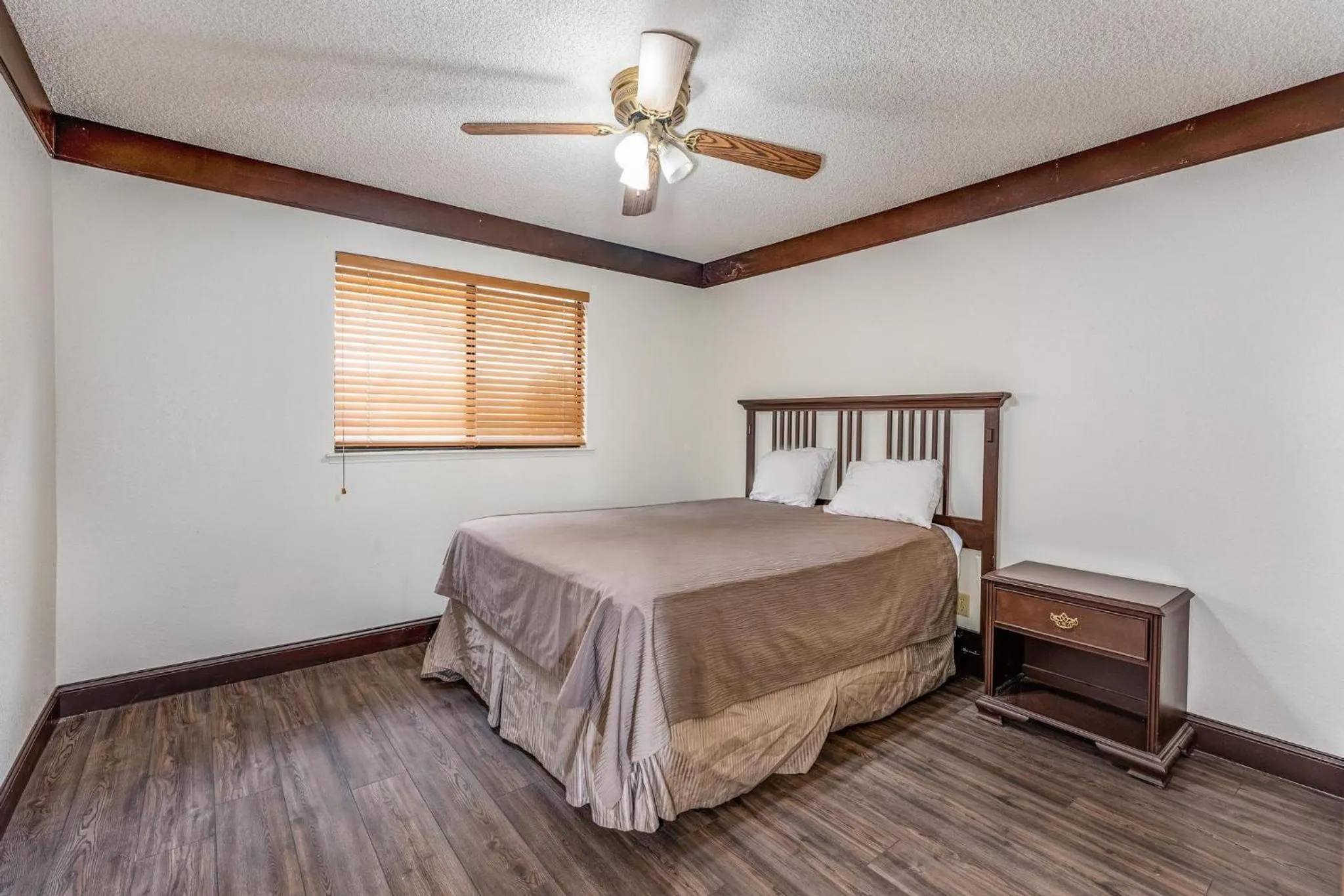 Bed in Mountain Trail Lodge and Vacation Rentals