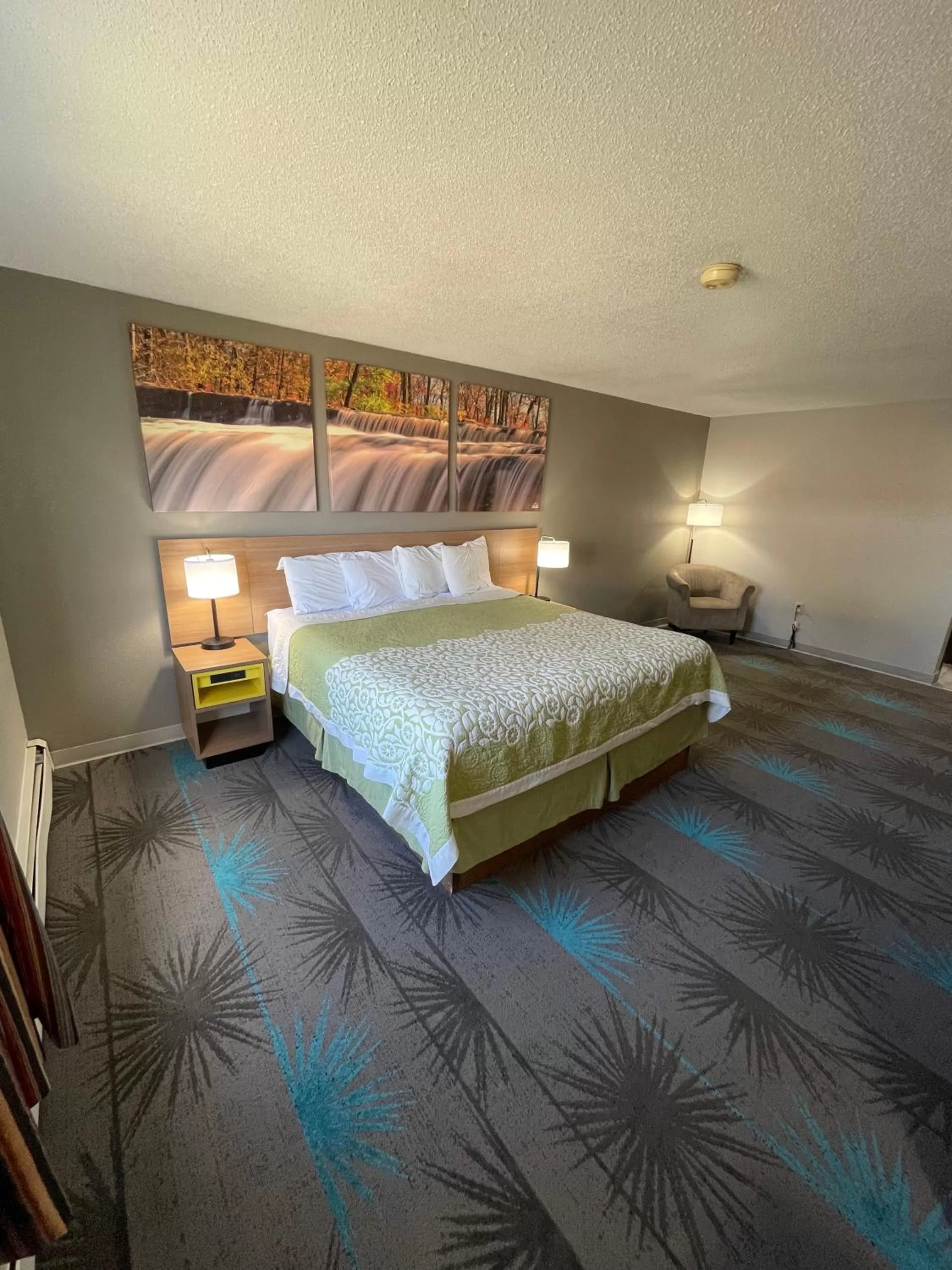 Bed in Days Inn by Wyndham Alpena