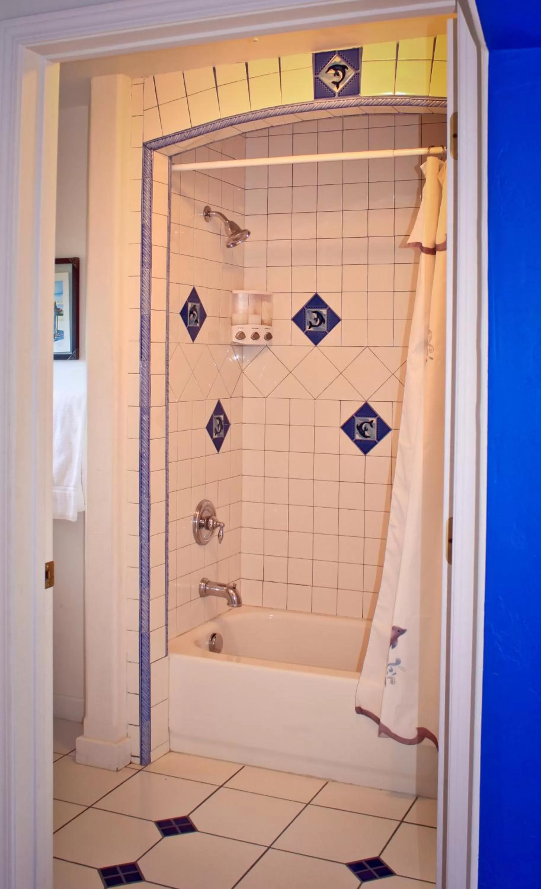 Bathroom in The Islander Inn