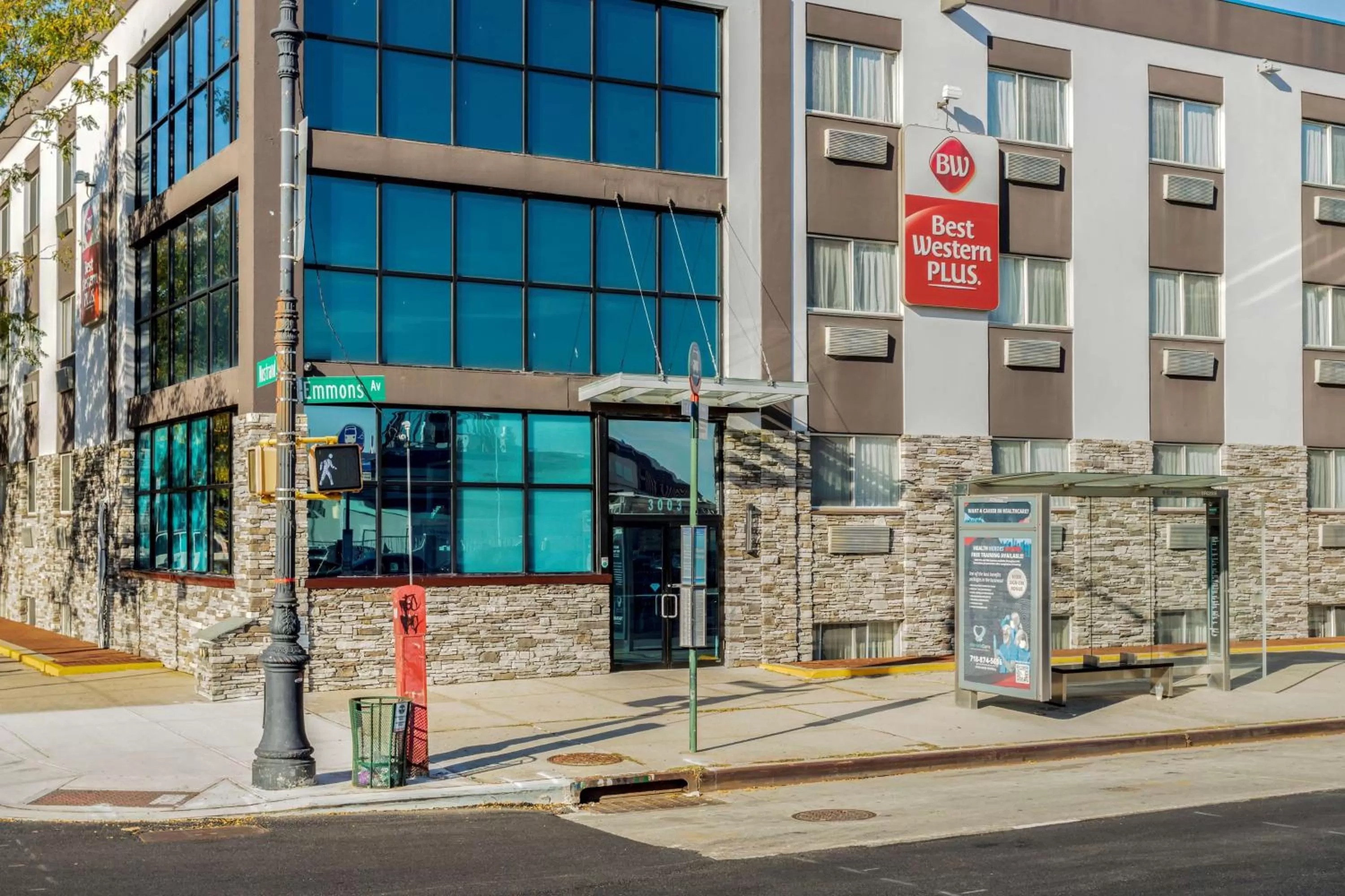 Property building in Best Western Plus Brooklyn Bay Hotel