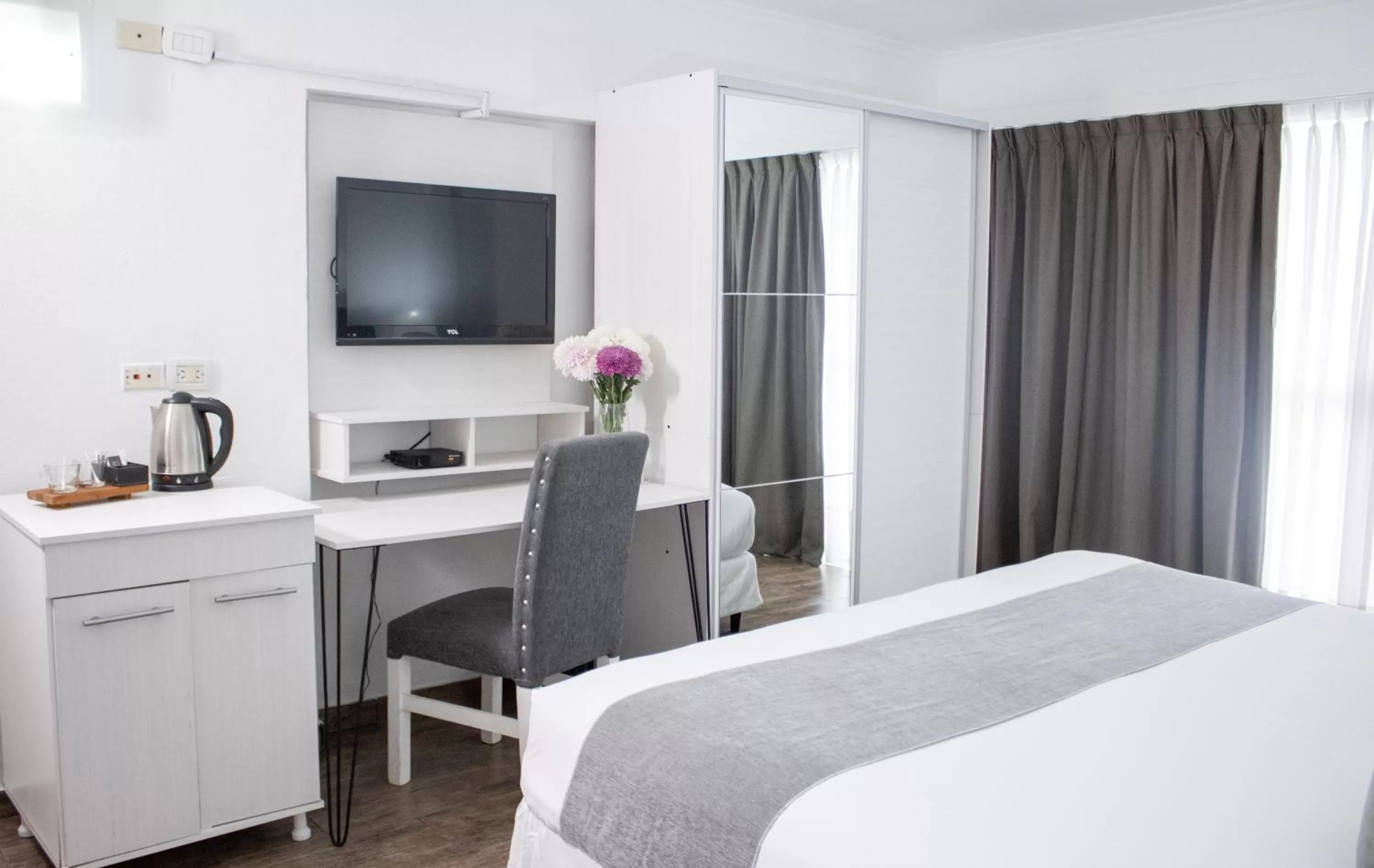 TV and multimedia, Bed in Ker Recoleta Hotel