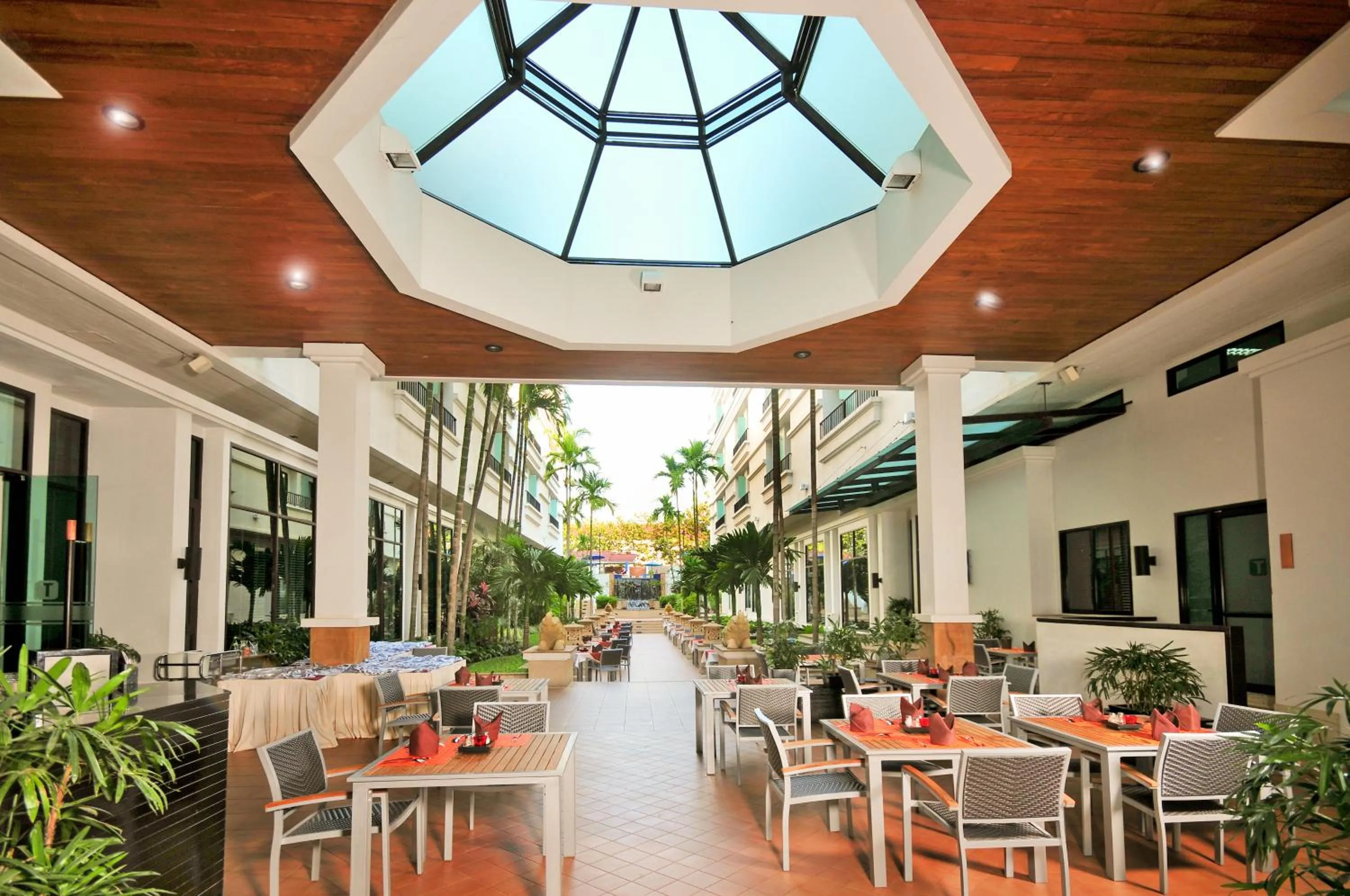 Restaurant/places to eat in Tara Angkor Hotel