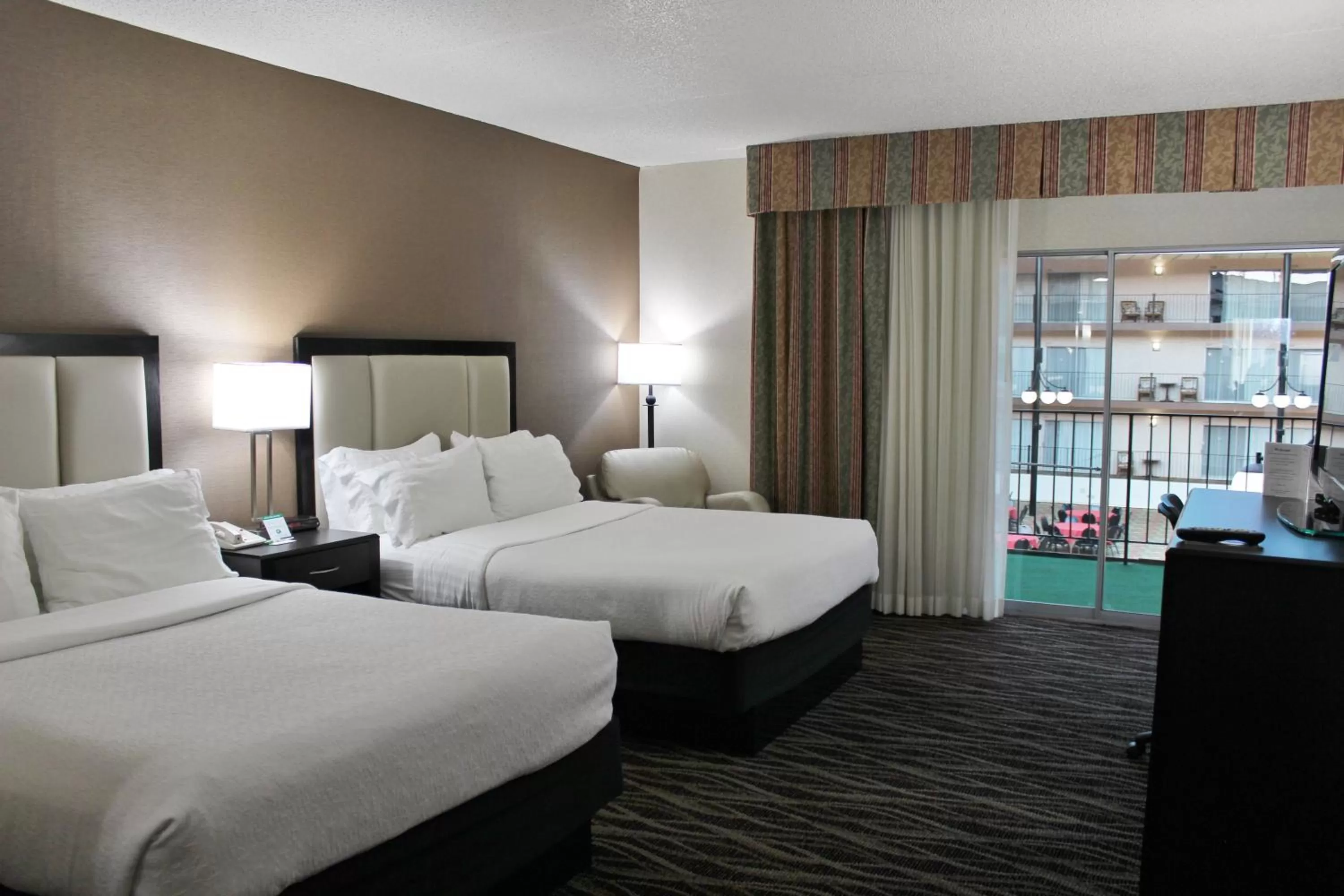 Photo of the whole room, Bed in Holiday Inn Des Moines-Airport Conf Center by IHG