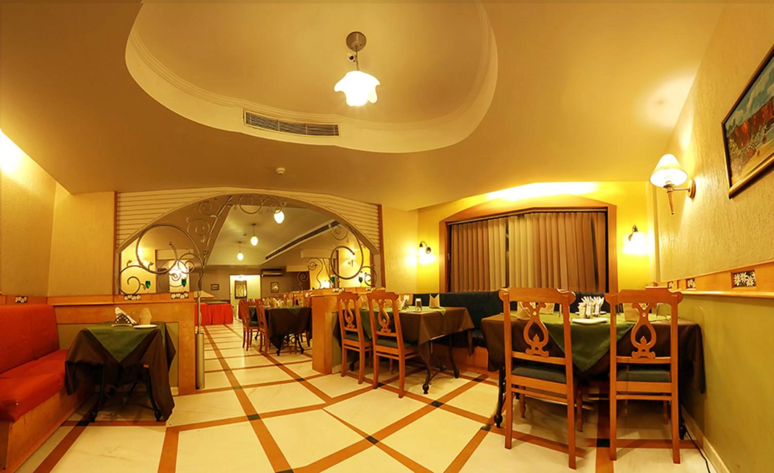 Restaurant/places to eat in Royal Omars