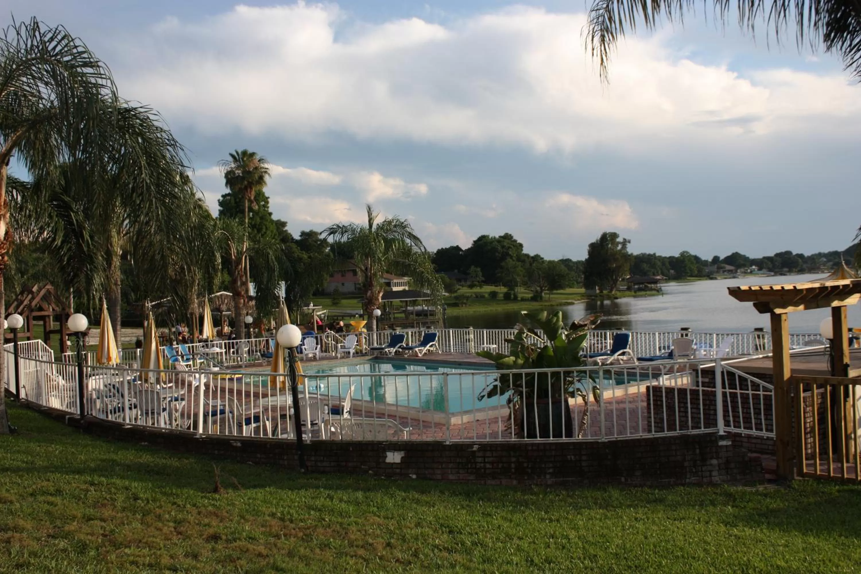Swimming pool in Lake Roy Beach Inn - Winter Haven