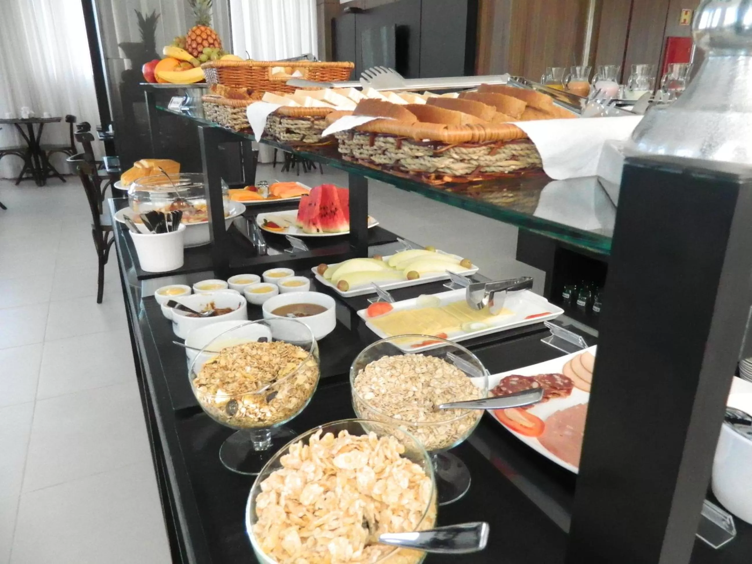 Restaurant/places to eat in M Tower Hotel