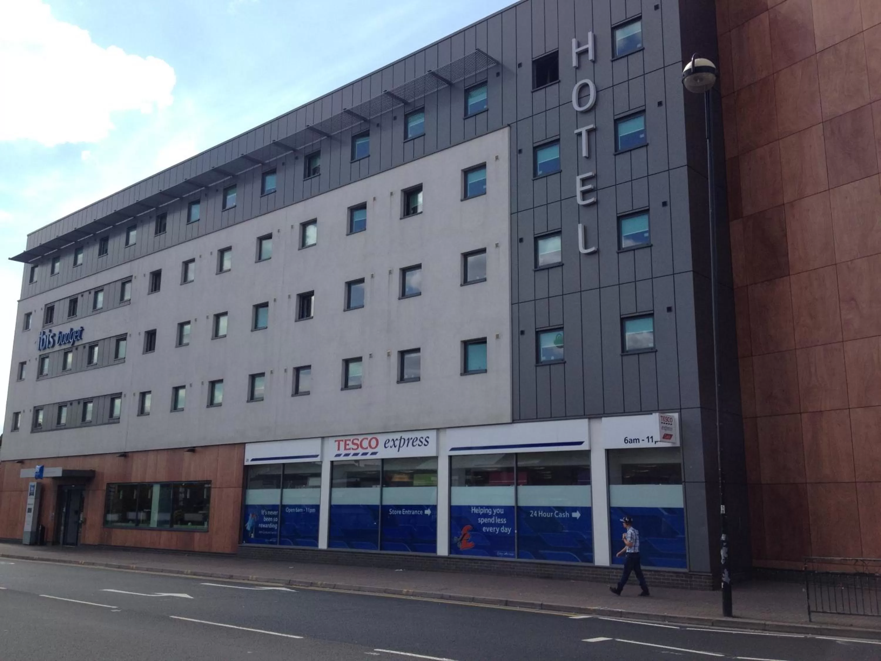 Facade/entrance in ibis budget London Hounslow