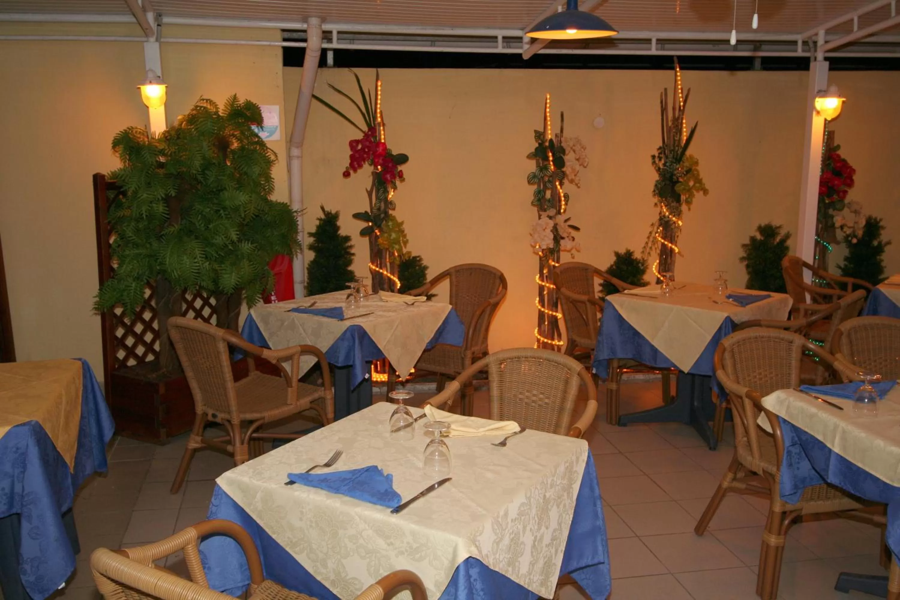 Restaurant/places to eat in Hotel La Maison Creole