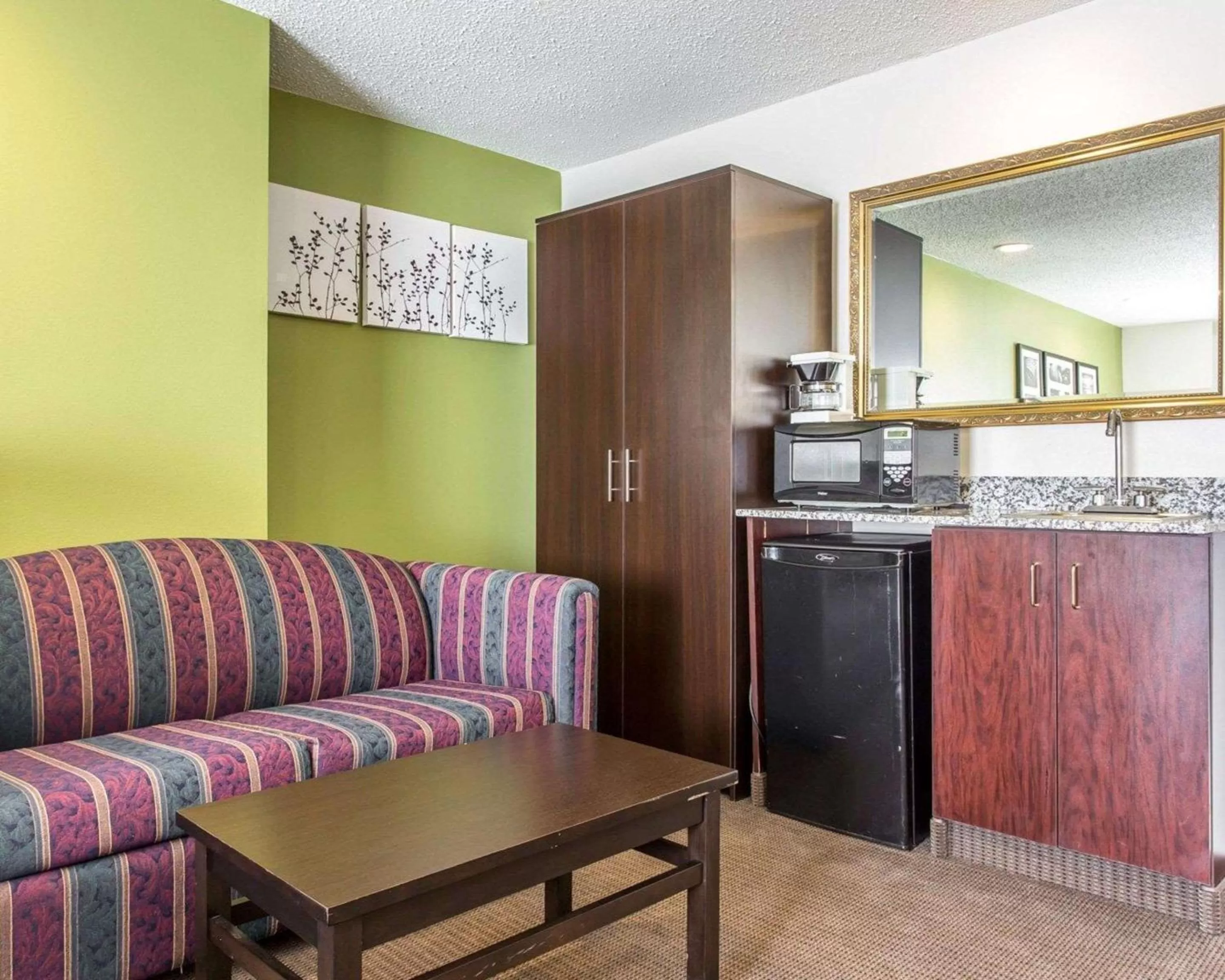 Photo of the whole room in Sleep Inn Columbia