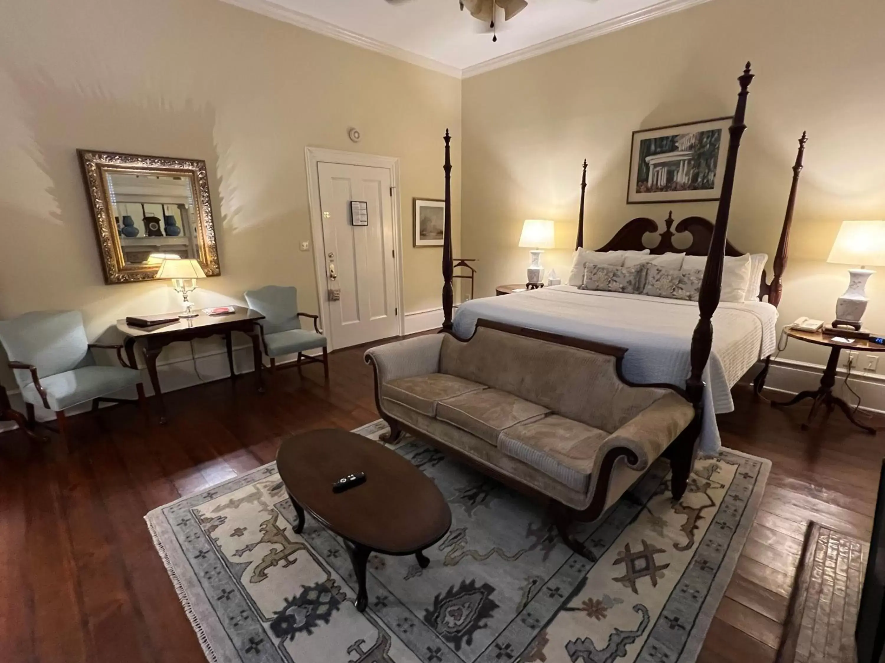 Superior King Room in 1842 Inn Superior King Room in 1842 Inn