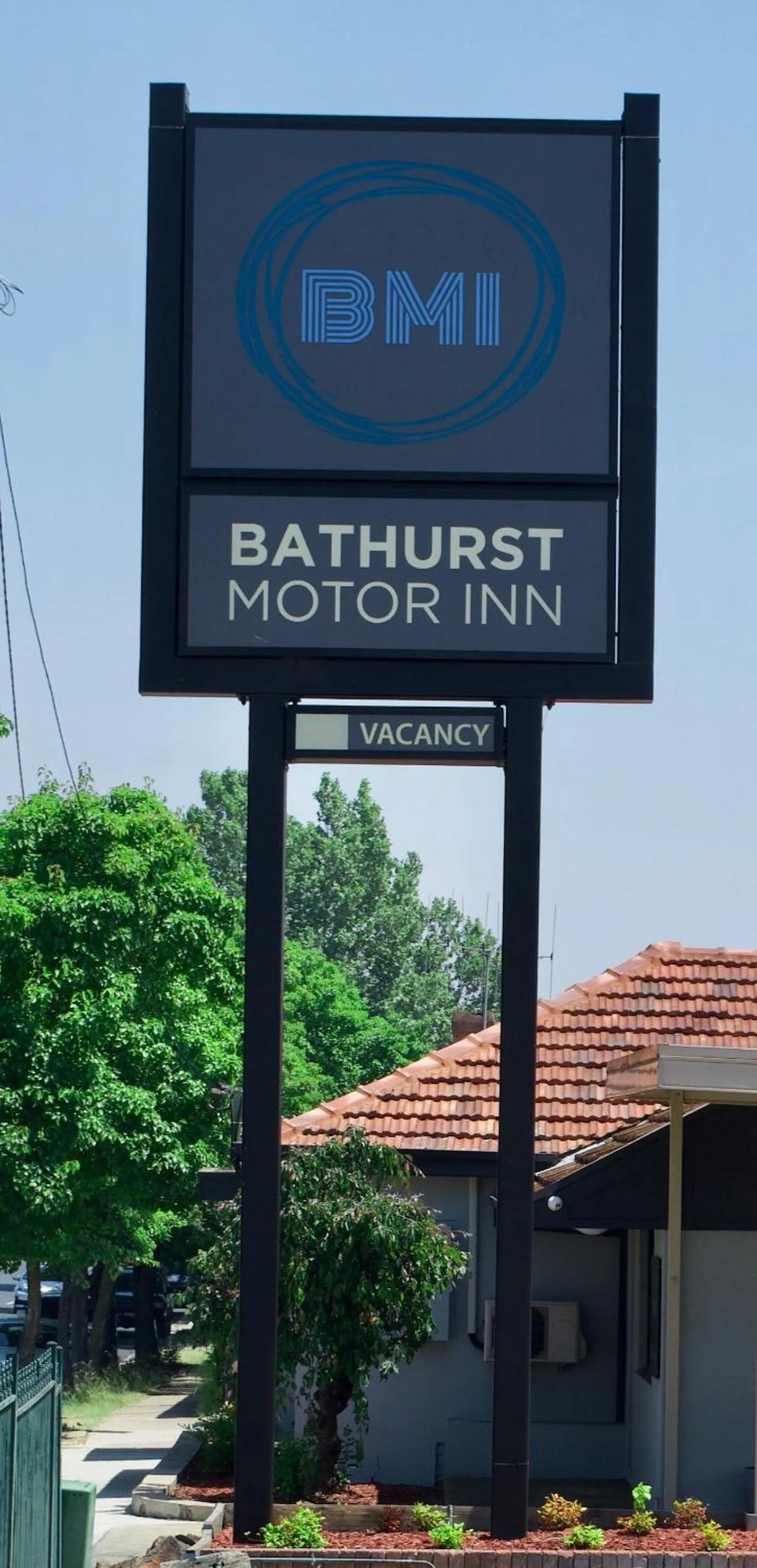 Property building in Bathurst Motor Inn