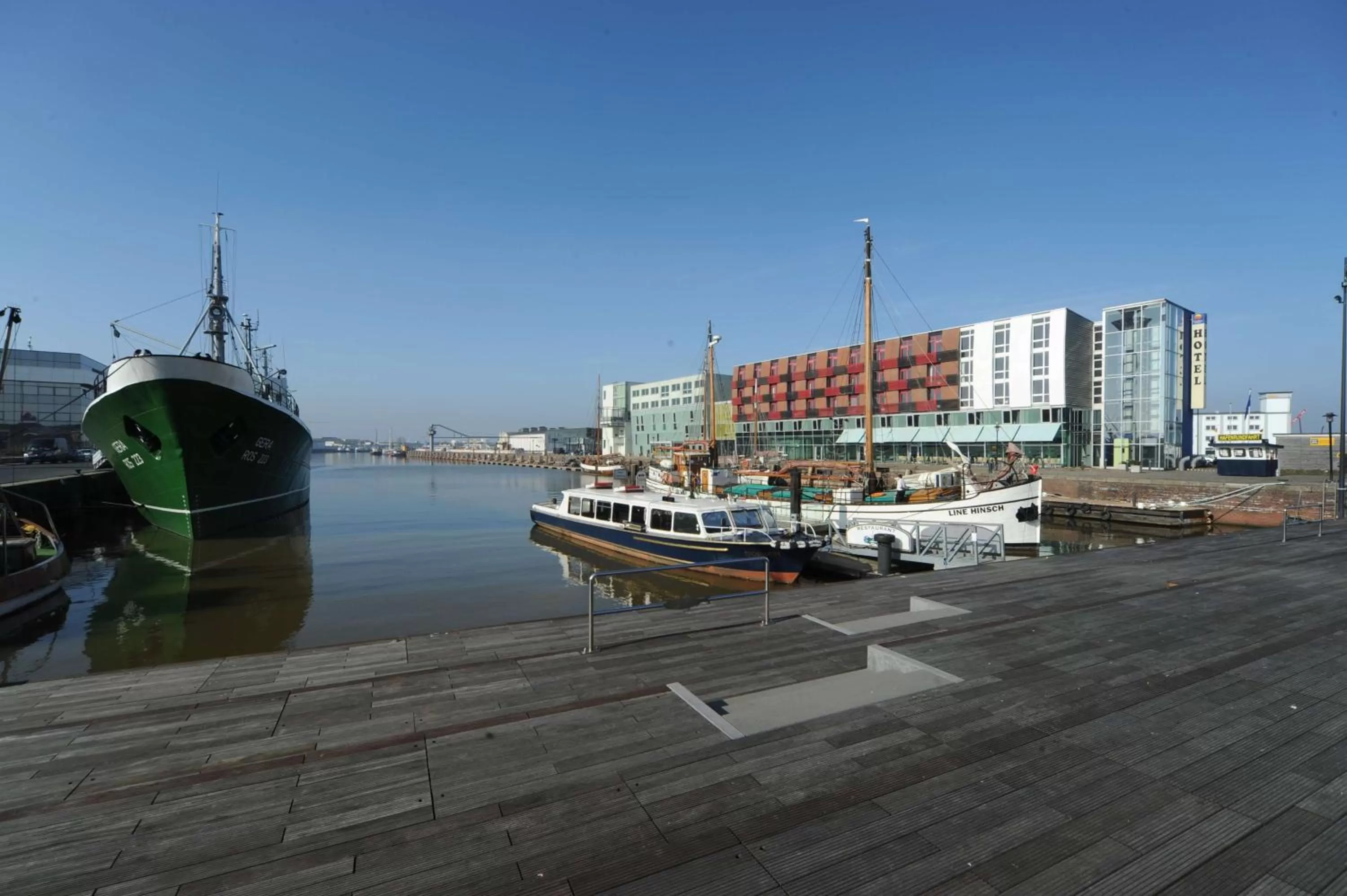 Property building in Nordsee Hotel Fischereihafen