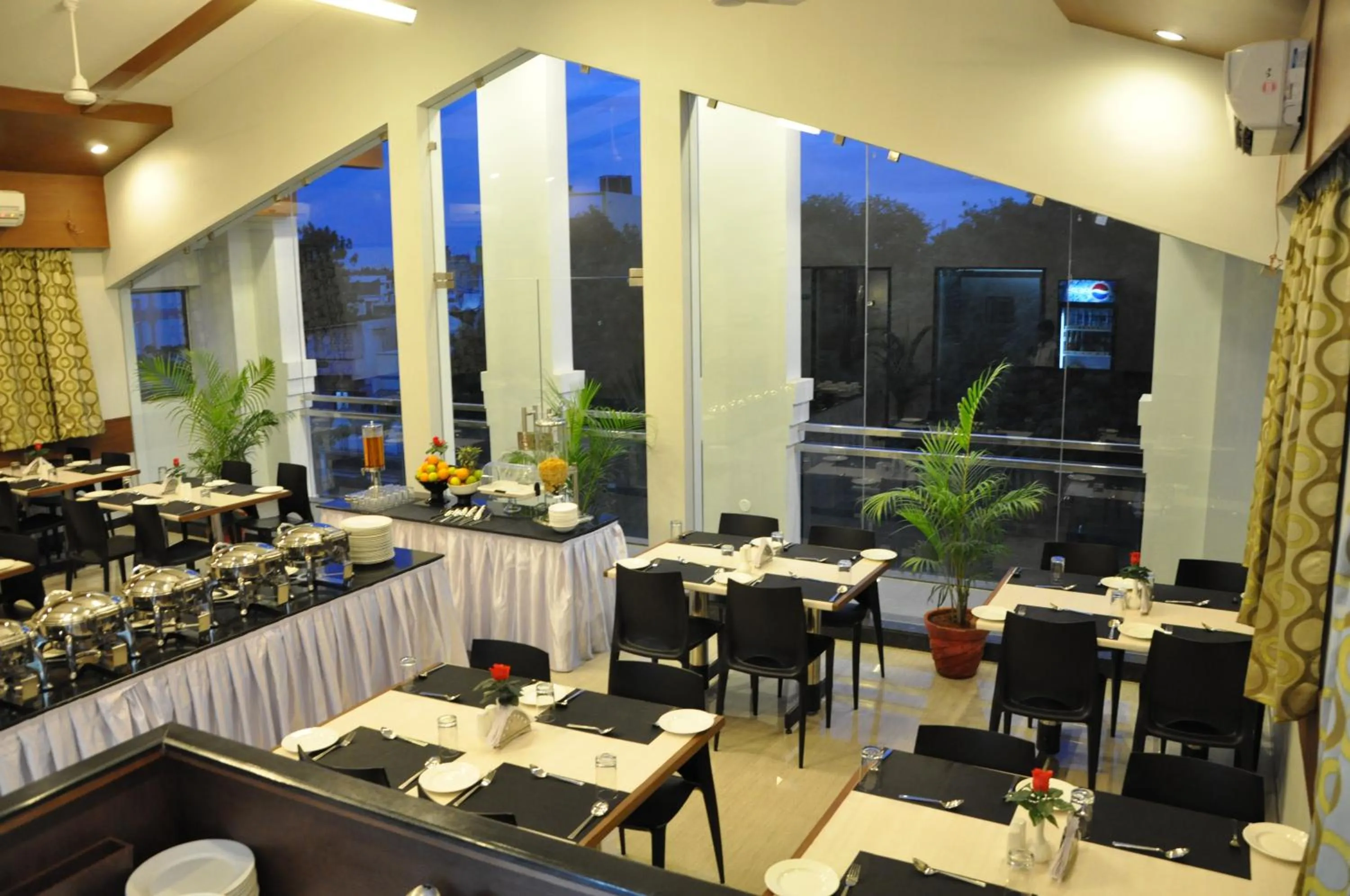 Restaurant/places to eat in Hotel The Nook