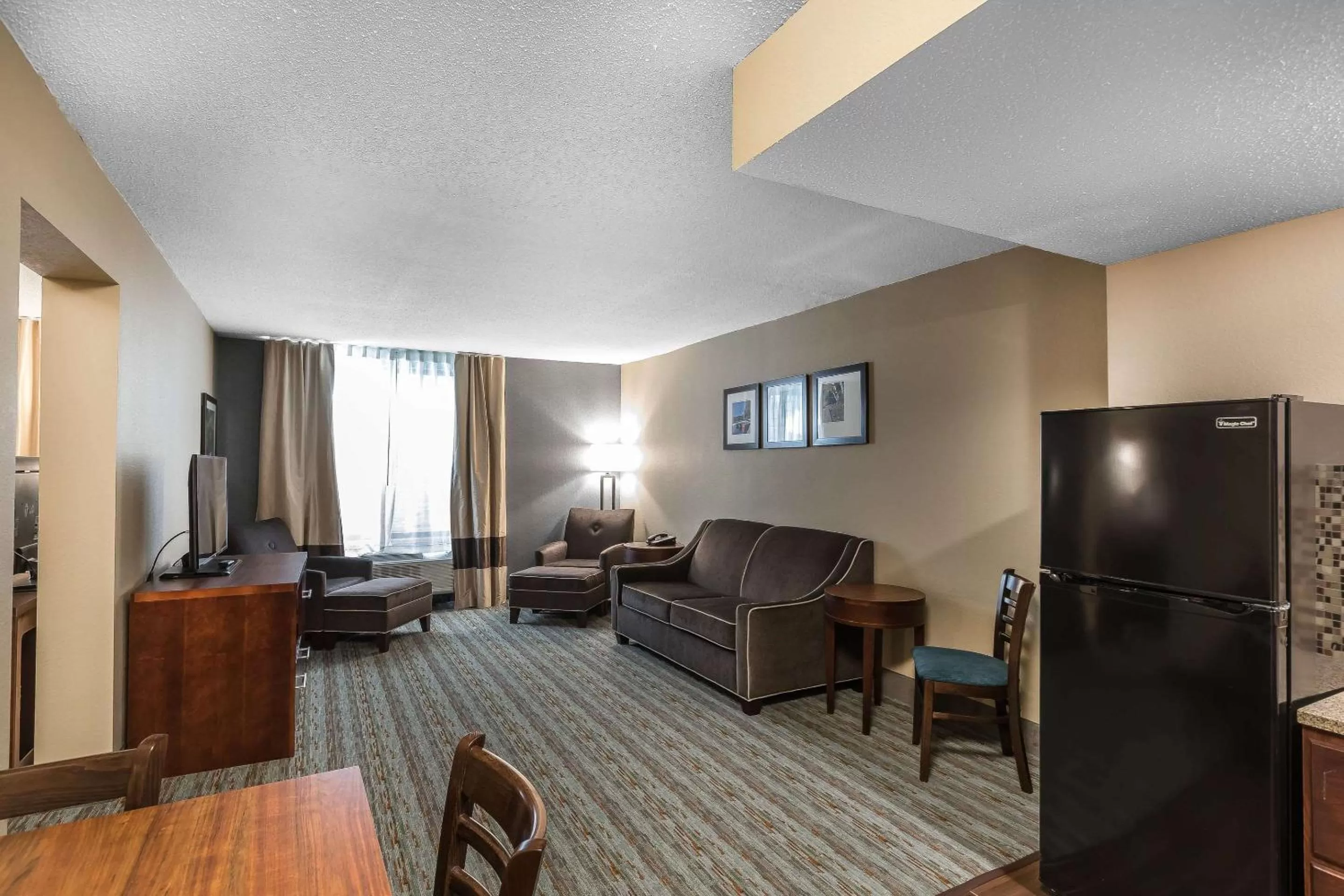 Photo of the whole room in Comfort Inn Bay City - Riverfront