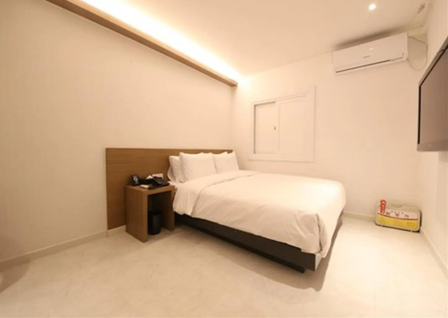 Property building, Bed in Busan Seomyeon Business Hotel J7