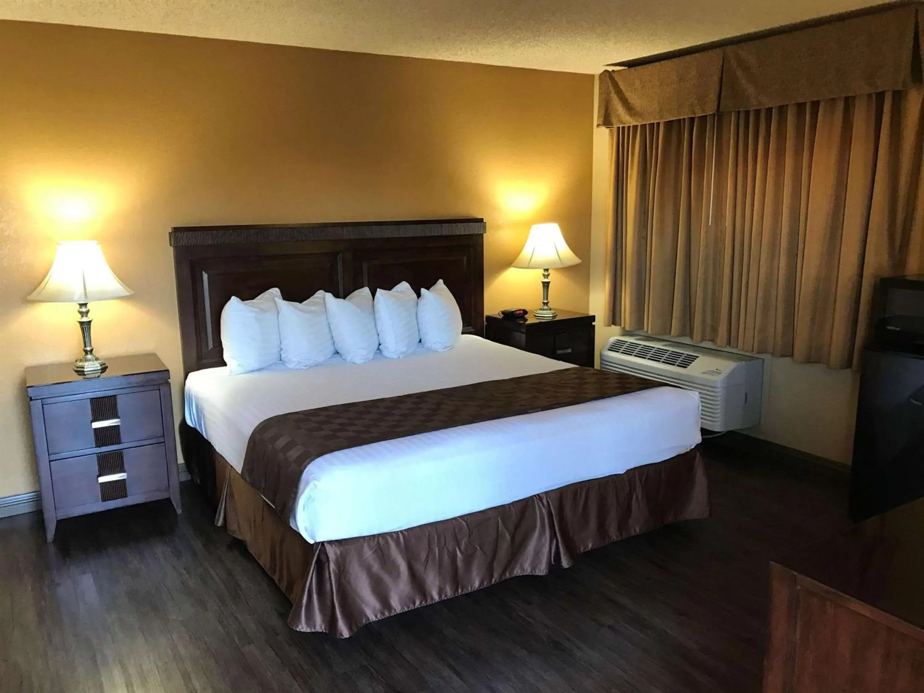 King Room with Walk-in Shower - Disability Access in SureStay Plus Hotel by Best Western San Bernardino South King Room with Walk-in Shower - Disability Access in SureStay Plus Hotel by Best Western San Bernardino South