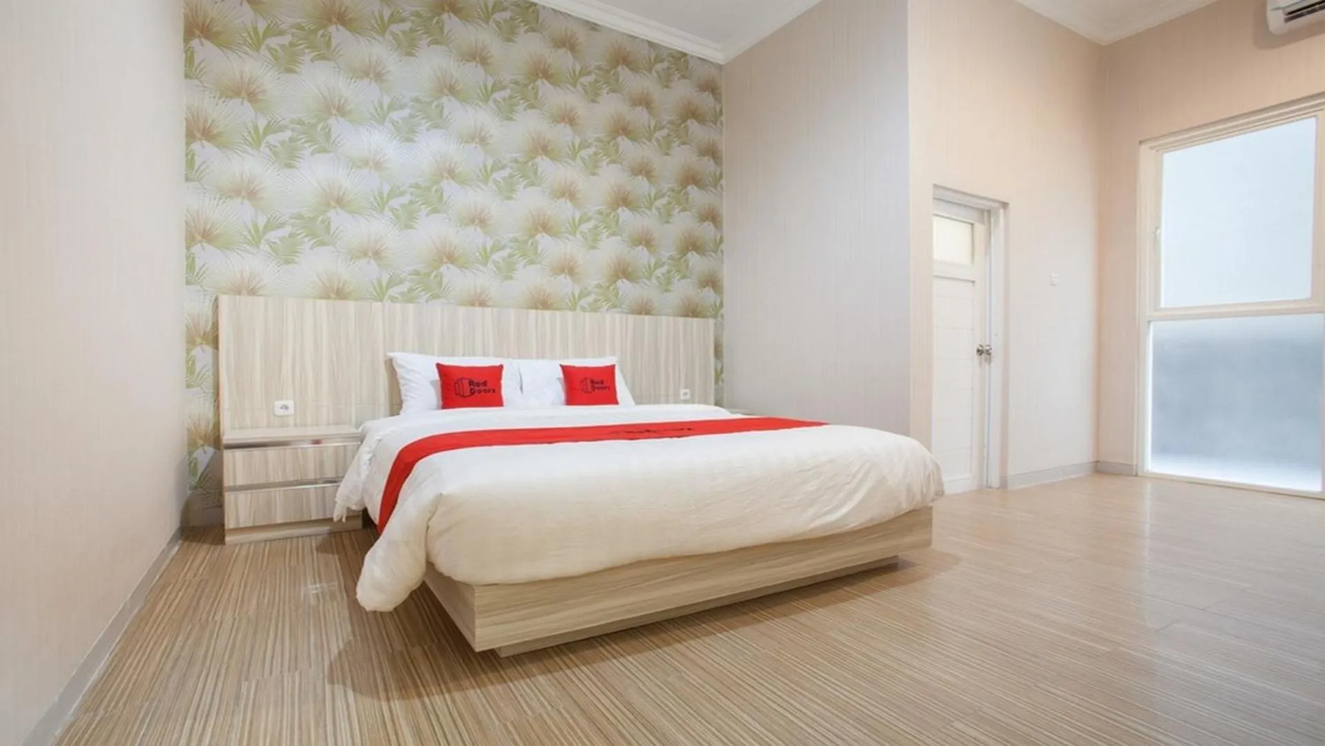 Bedroom, Bed in RedDoorz Syariah near Universitas Negeri Malang