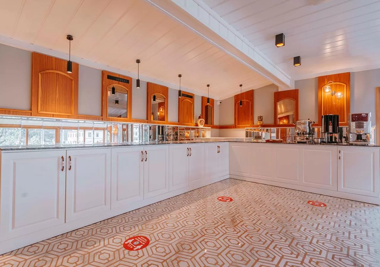 Restaurant/places to eat in TS Park Hotel