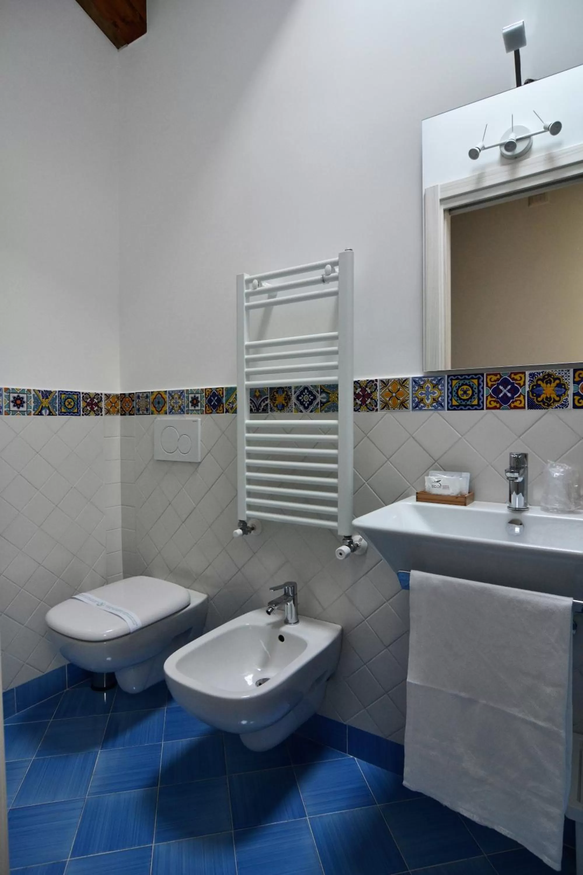 Bathroom in Songbird