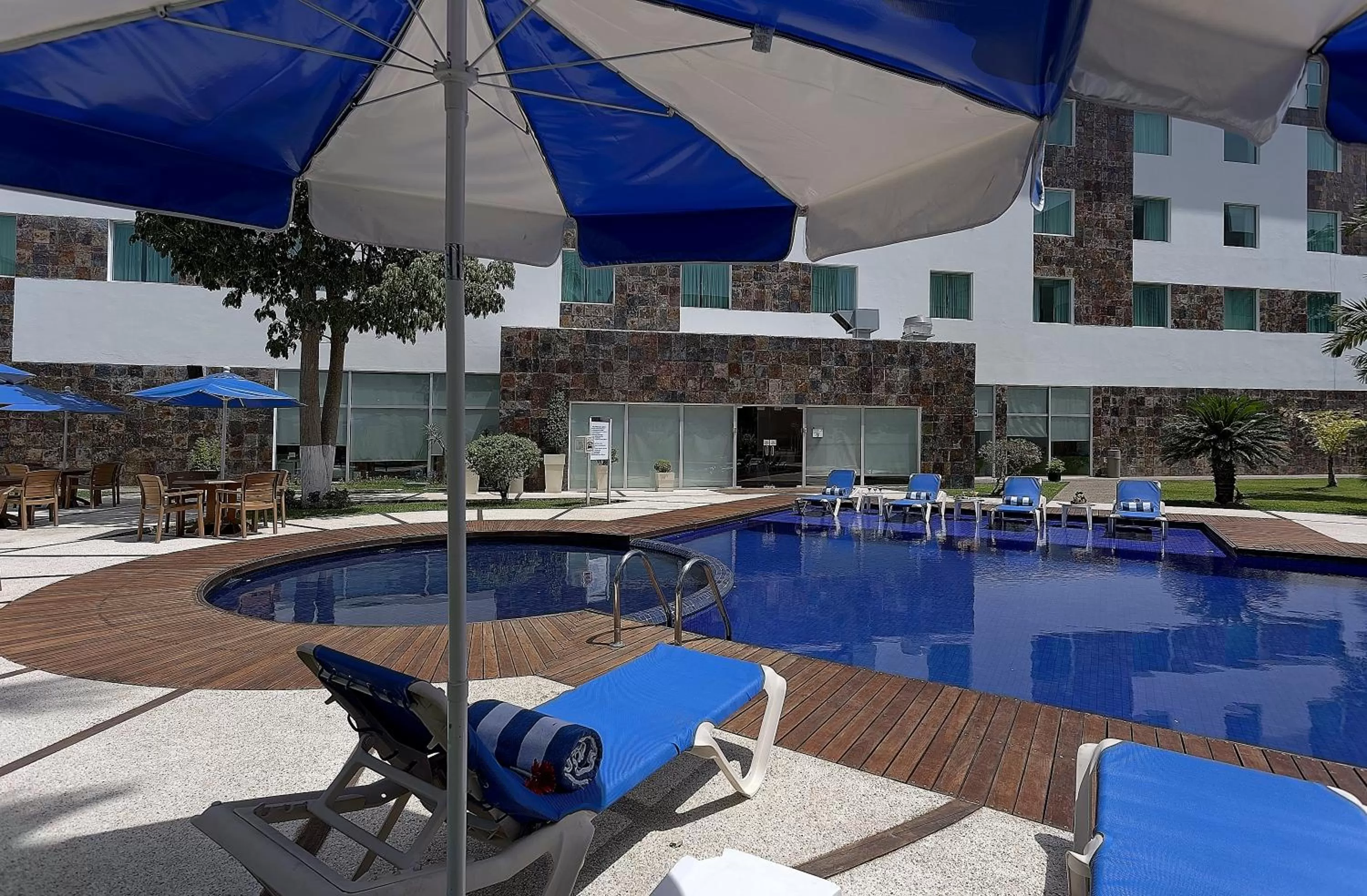 Swimming pool in Holiday Inn Express Villahermosa by IHG
