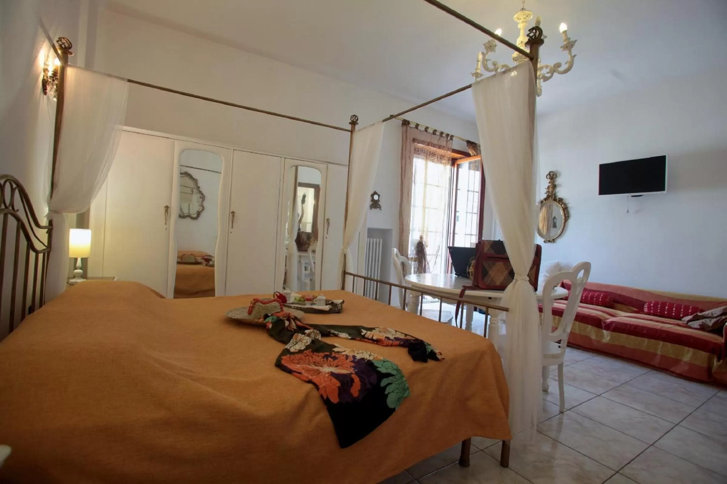 Other in ZO. NE. Baroque B&B