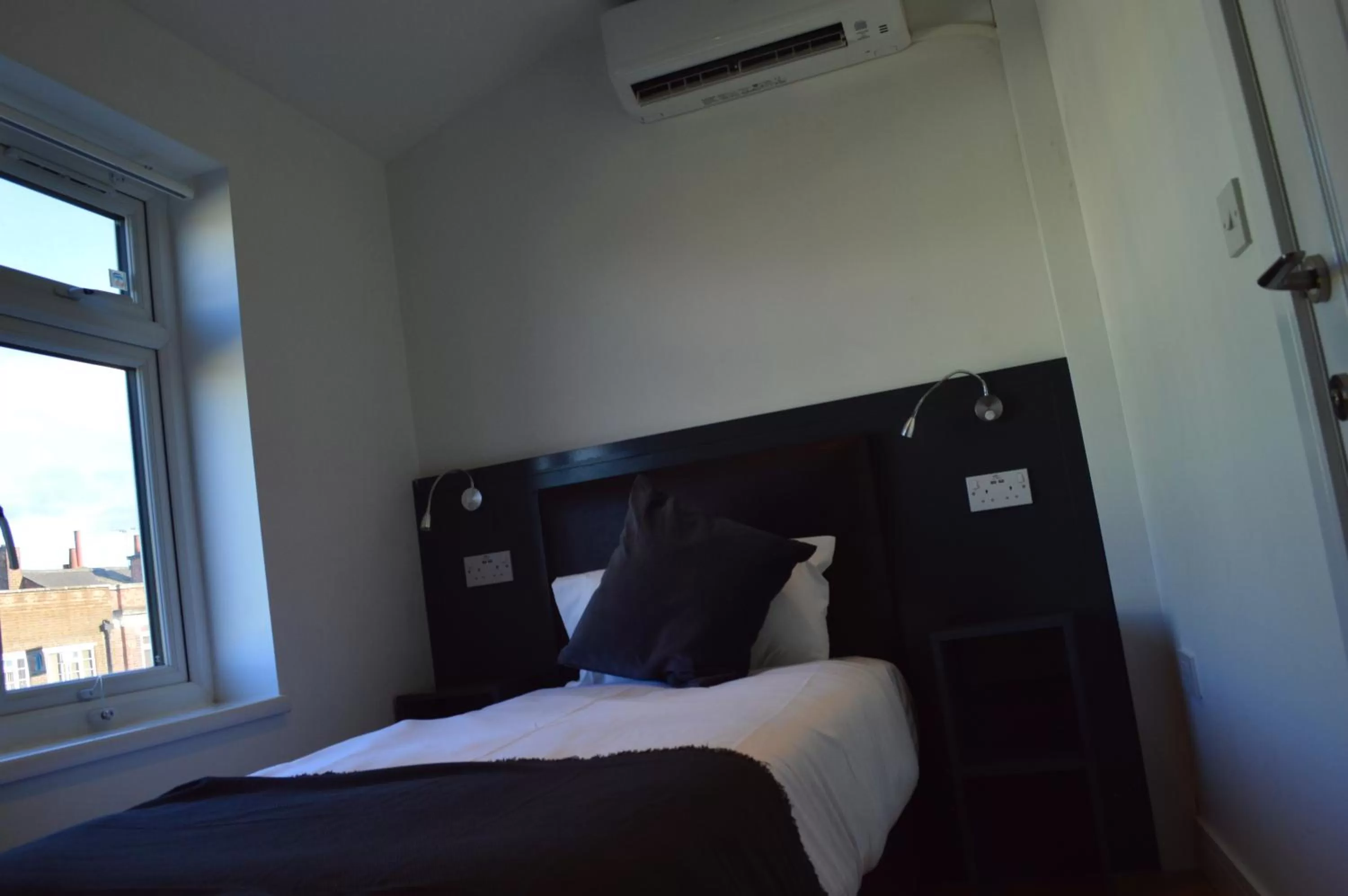 Decorative detail, Bed in Bell Gate House