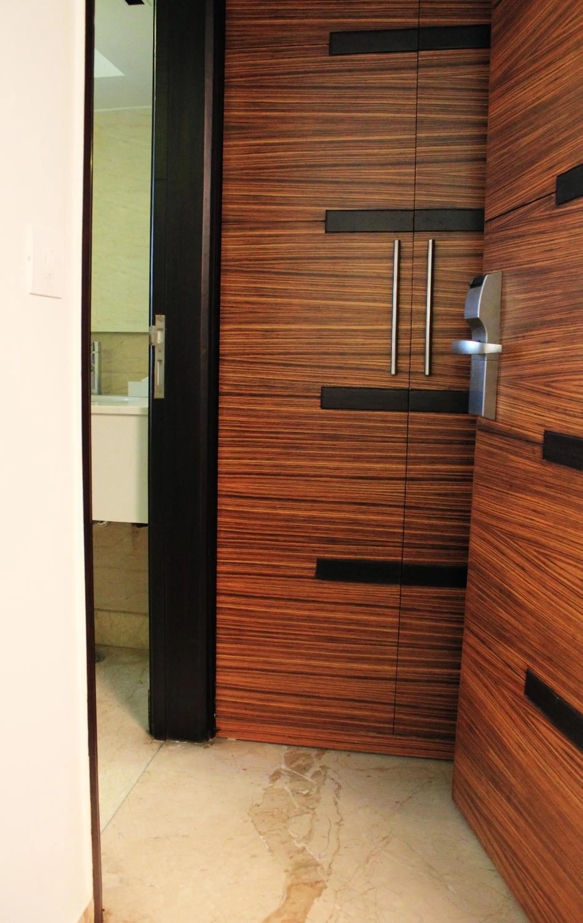 Facade/entrance in Hotel Ivory 32