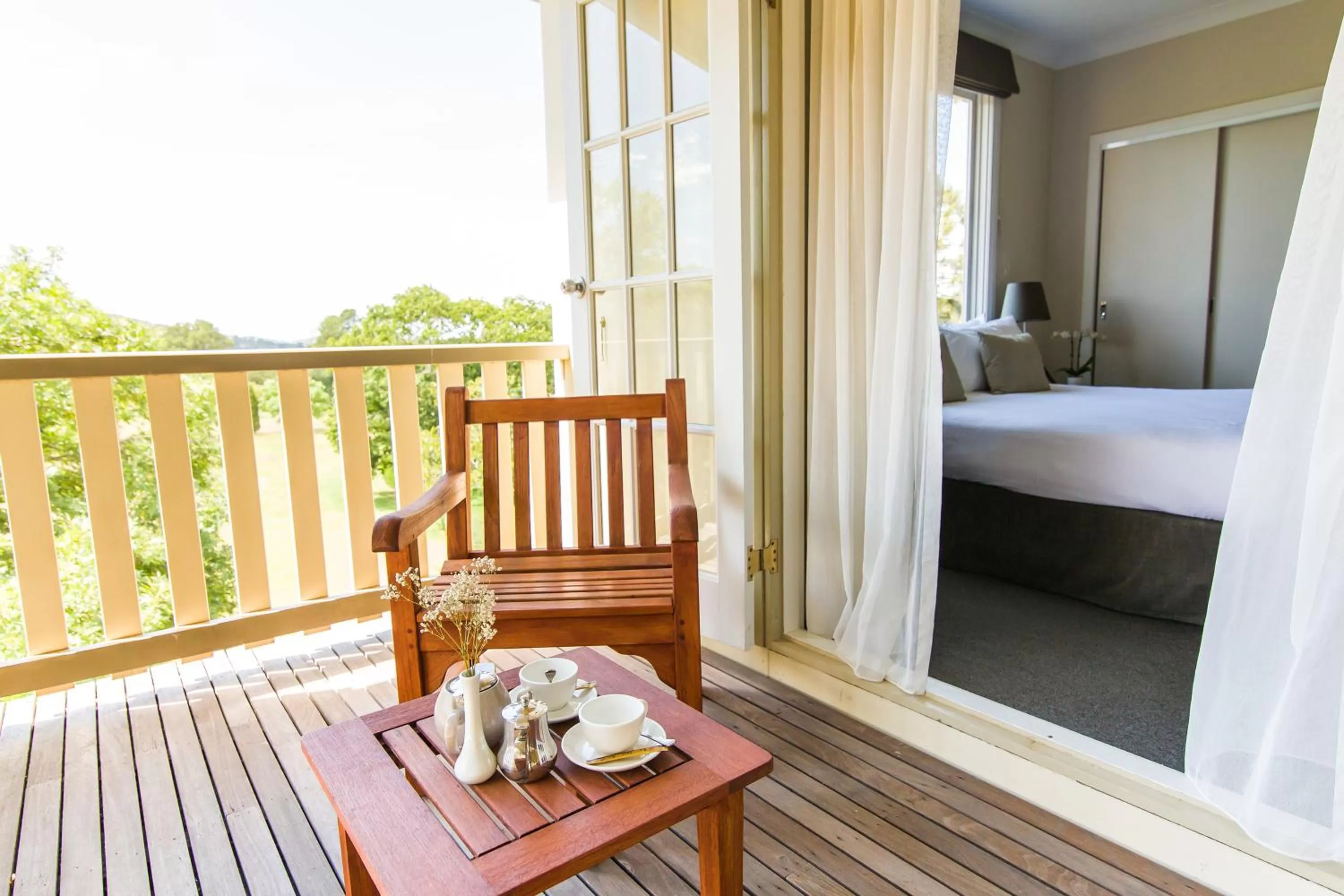 Balcony/Terrace, Bed in Peppers Craigieburn Resort