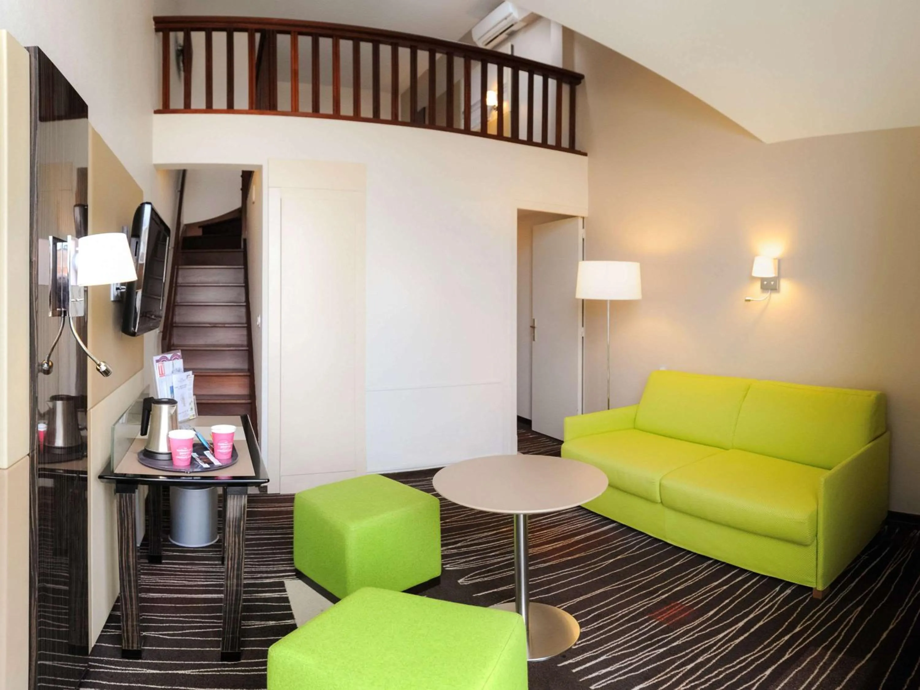 Photo of the whole room in Mercure Granville Le Grand Large