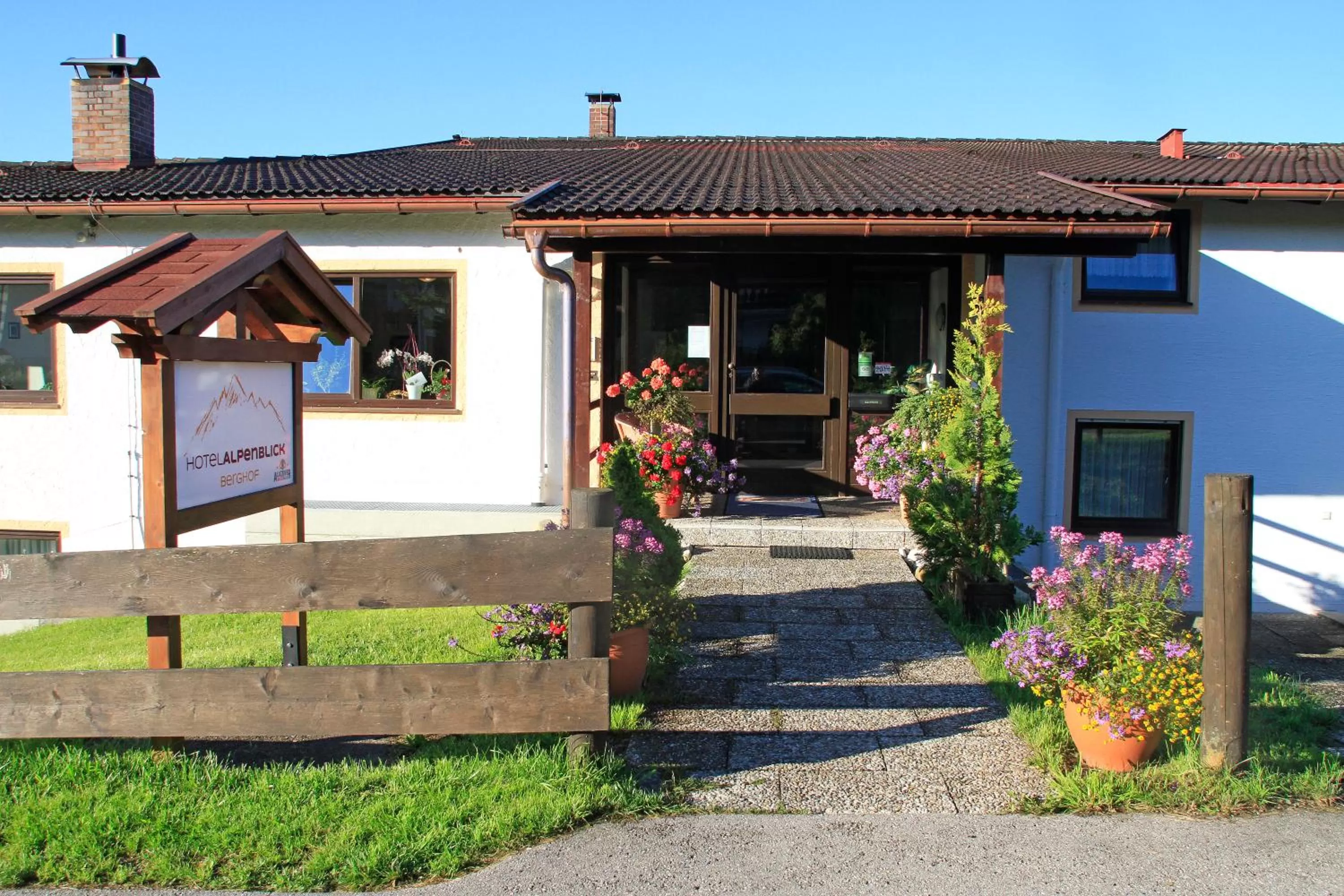 Facade/entrance, Property Building in Hotel Alpenblick Berghof