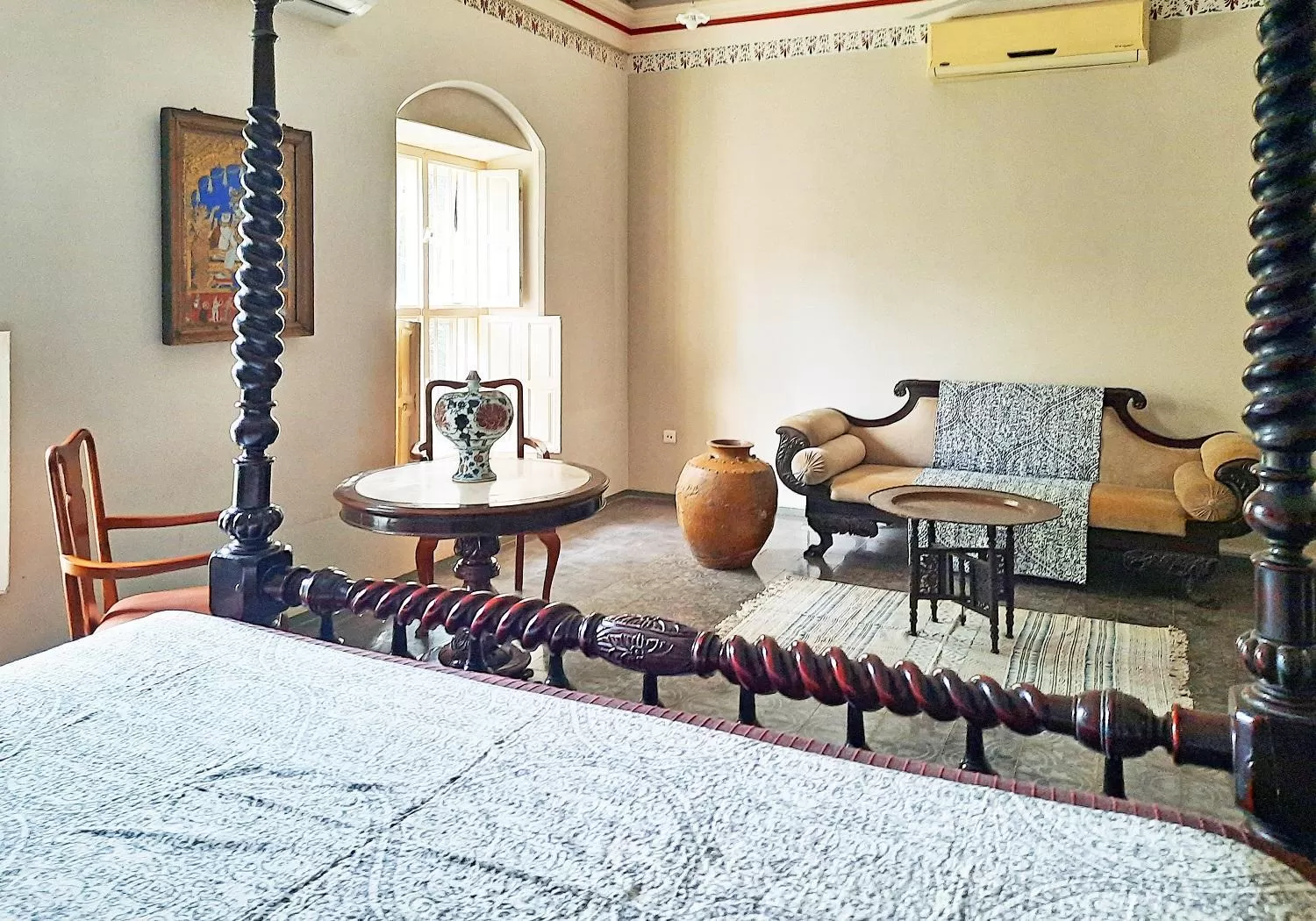 Seating area, Bed in Saratha Vilas Chettinad
