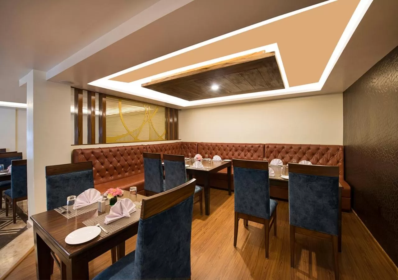 Restaurant/places to eat in Clarks Inn Suites Katra
