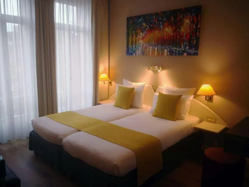 Bedroom, Bed in Grand Hôtel Du Tonneau D'Or