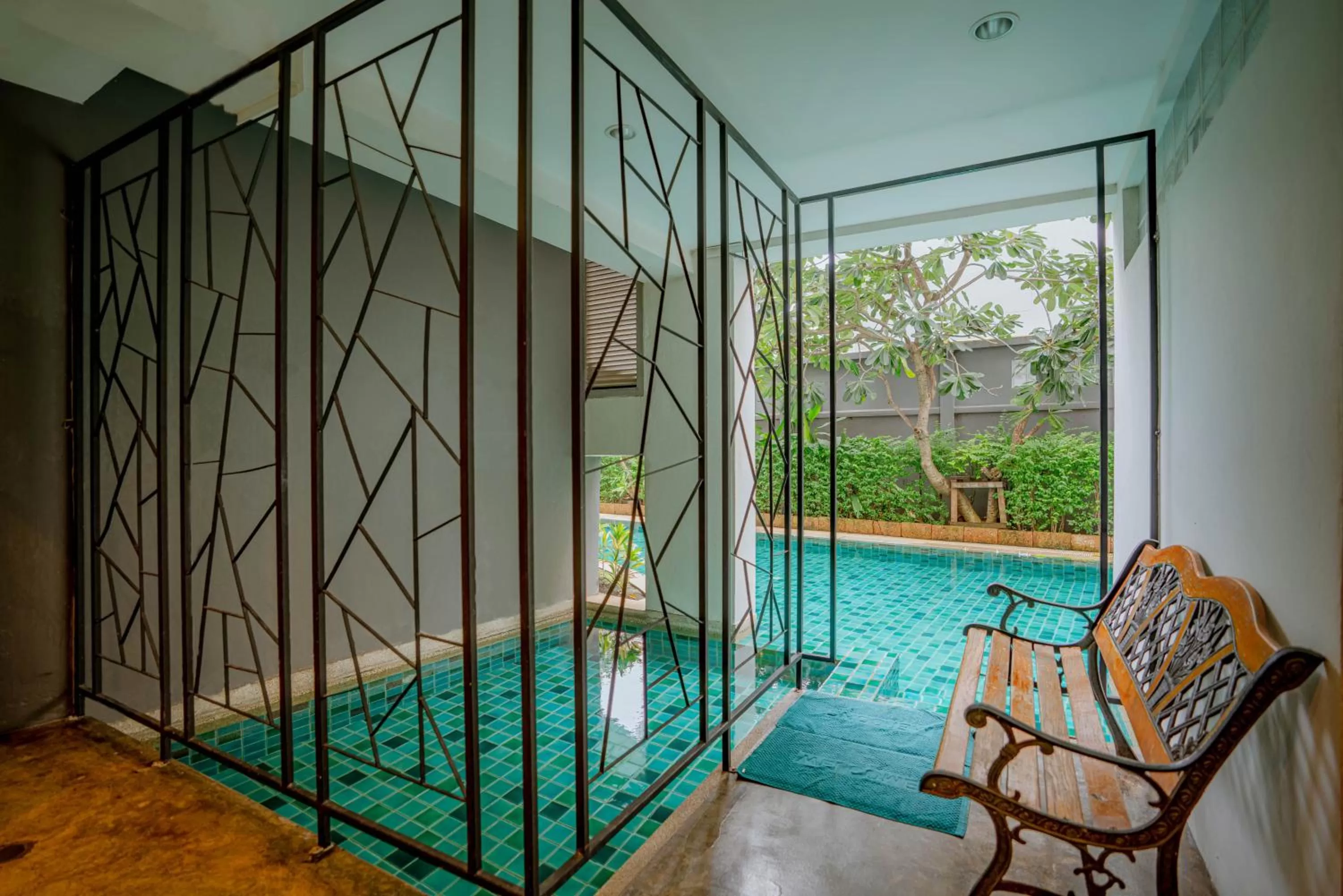 Swimming pool in Peace Land Khaosan