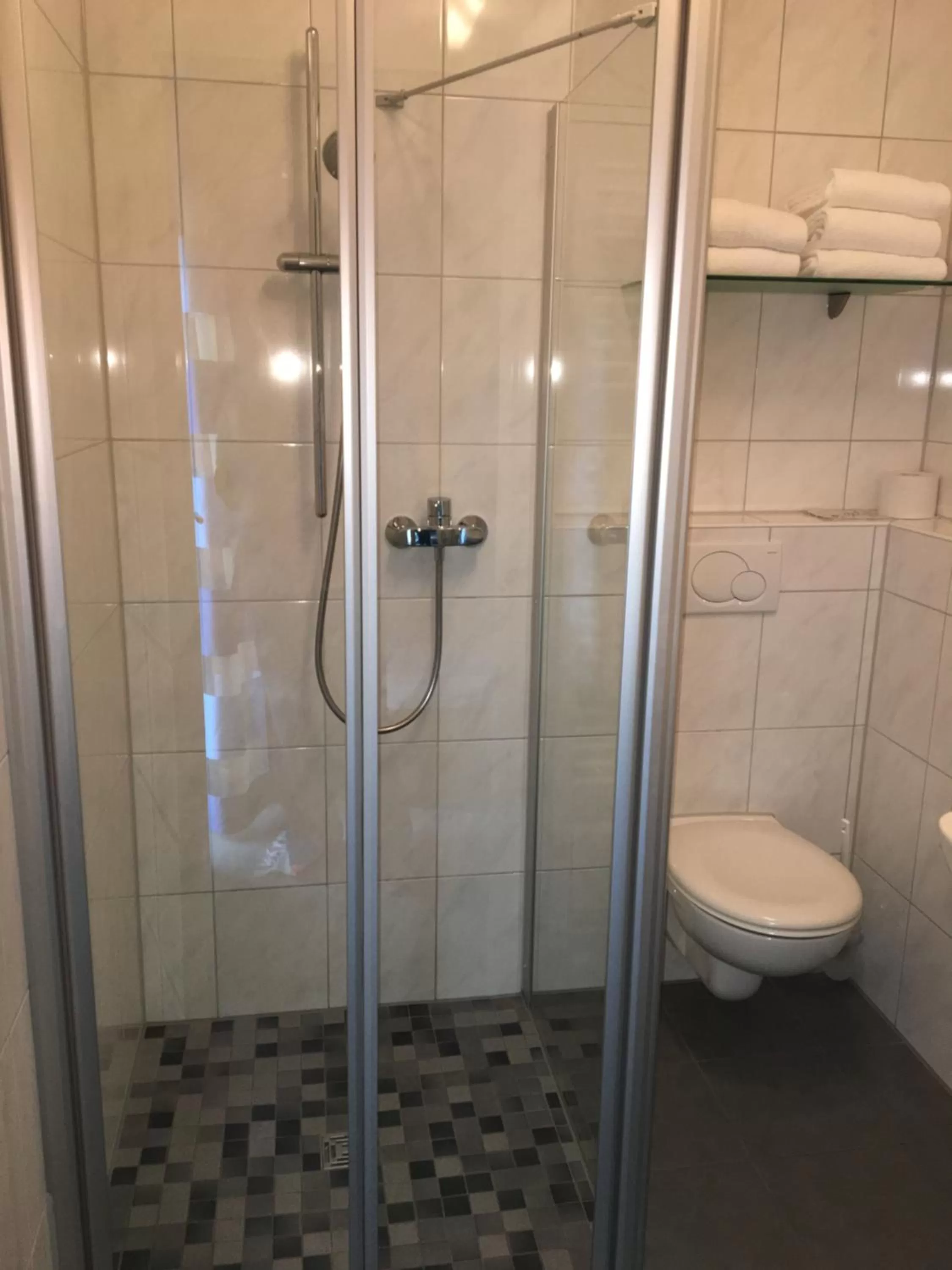 Shower in Motel Füssen im Allgäu