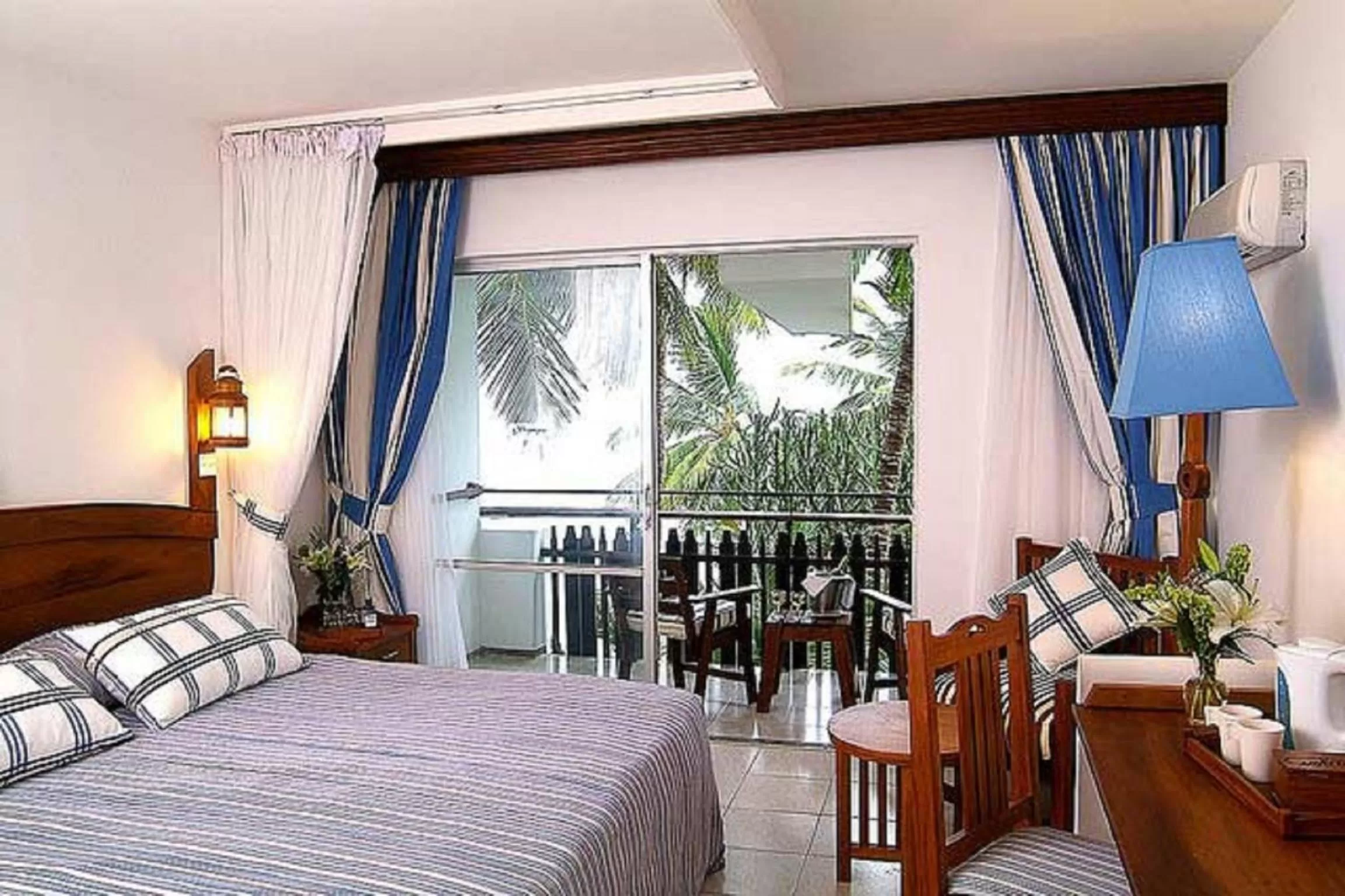 Photo of the whole room, Bed in Voyager Beach Resort