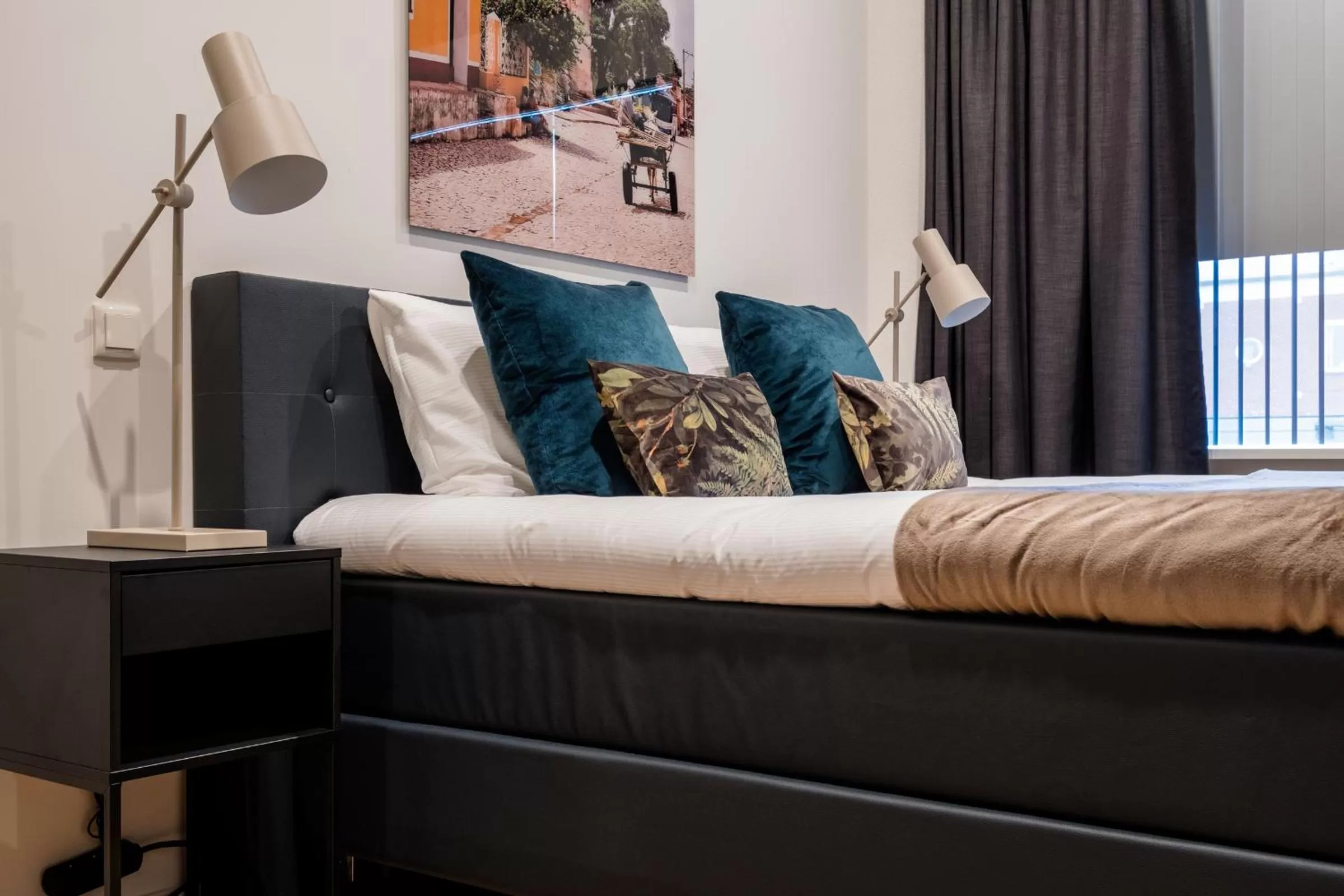 Bed, Seating Area in Nero Office Hotel & City Café