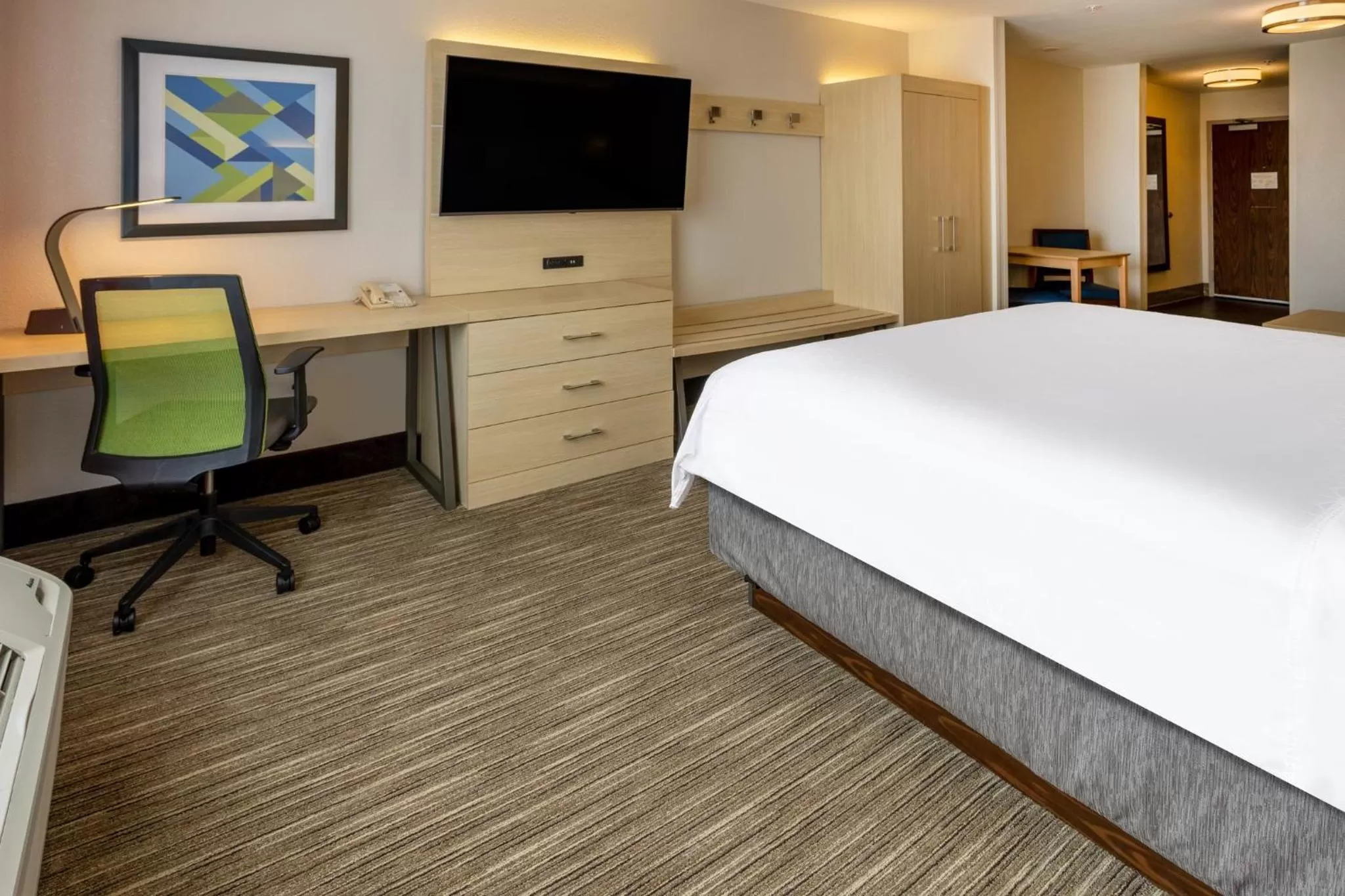 Photo of the whole room, Bed in Holiday Inn Express Hotel & Suites Salisbury - Delmar by IHG