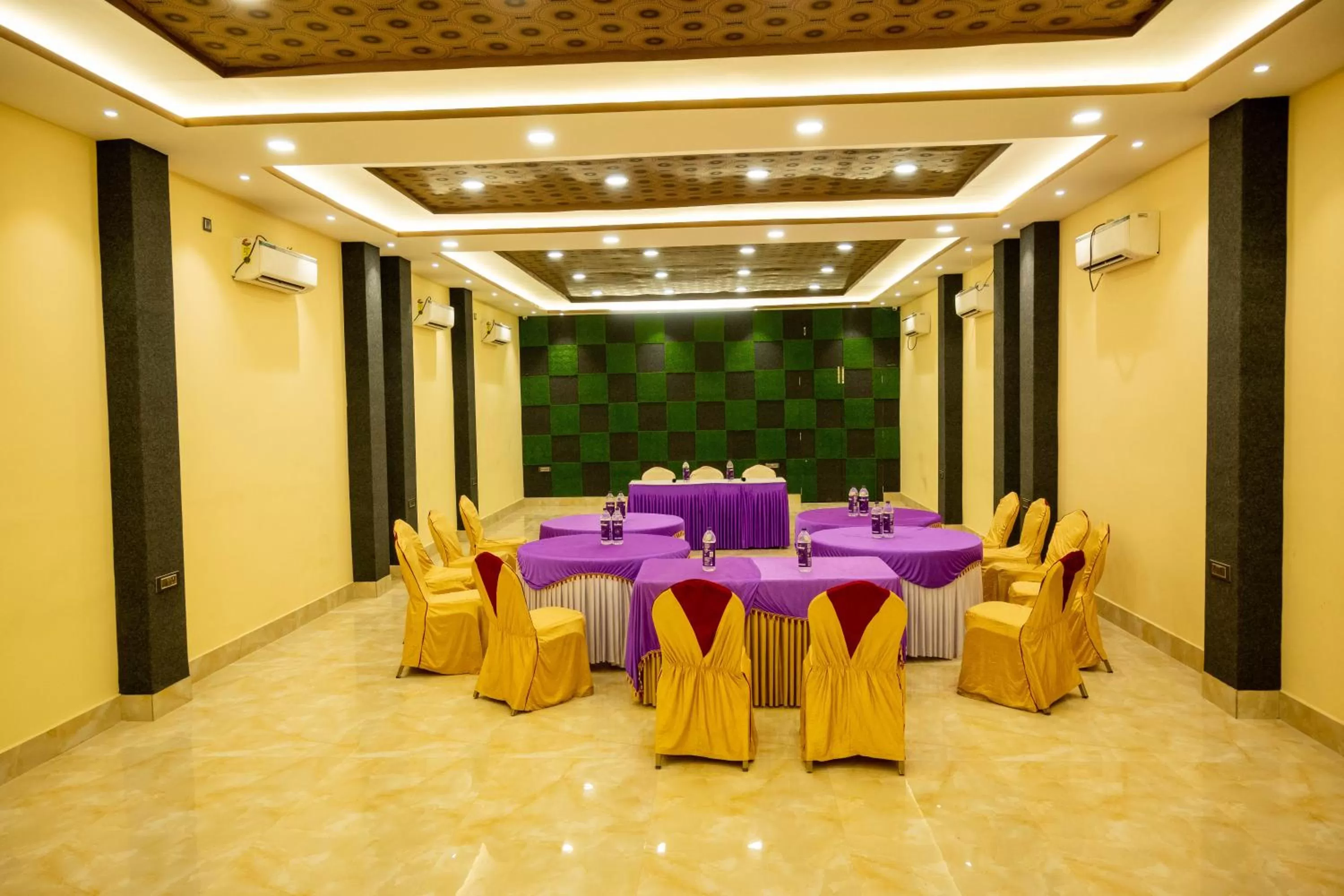 Business facilities, Banquet Facilities in Vinayak Bhavan By Vinayak Hotels