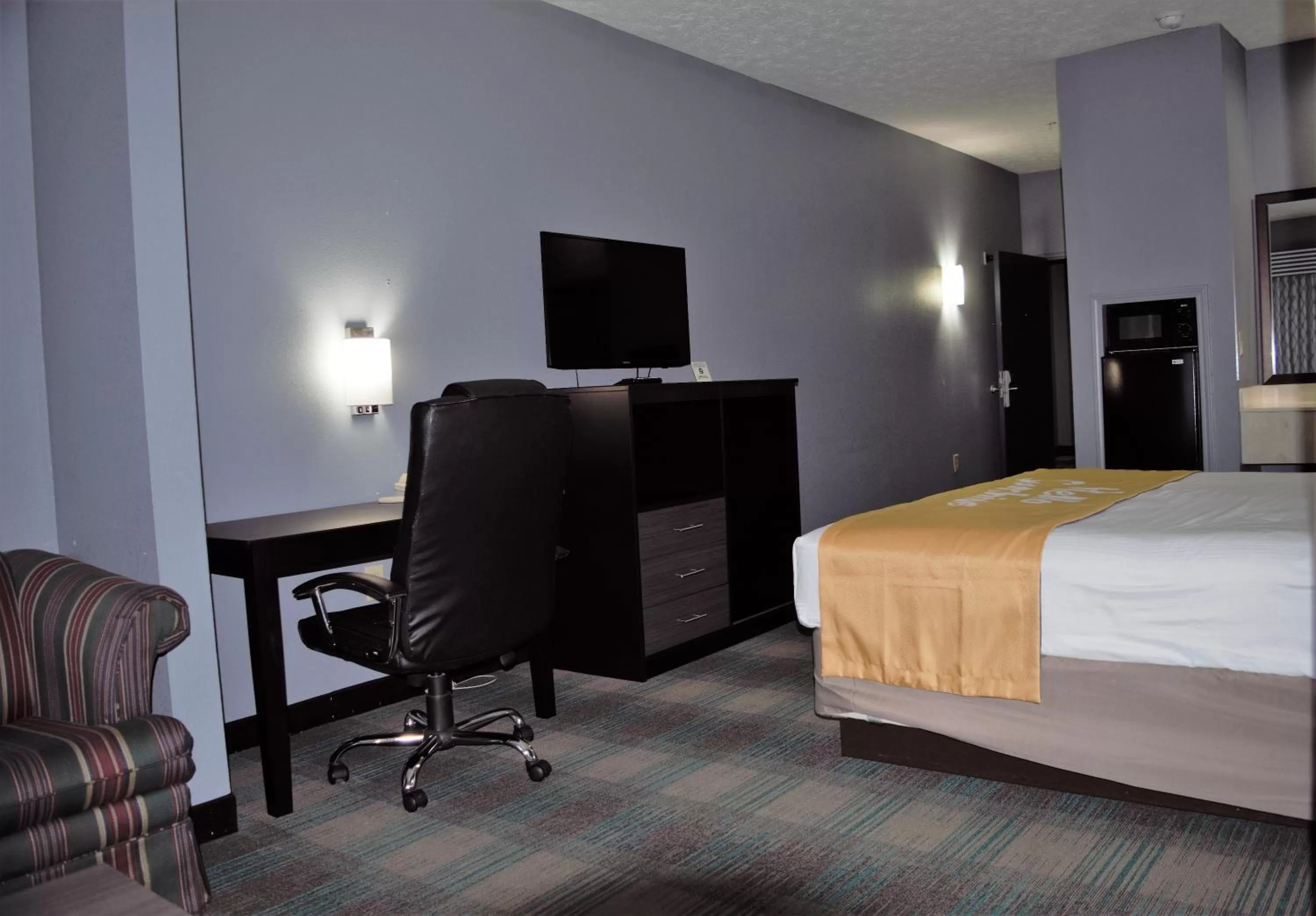 Bed in Days Inn by Wyndham Montgomery