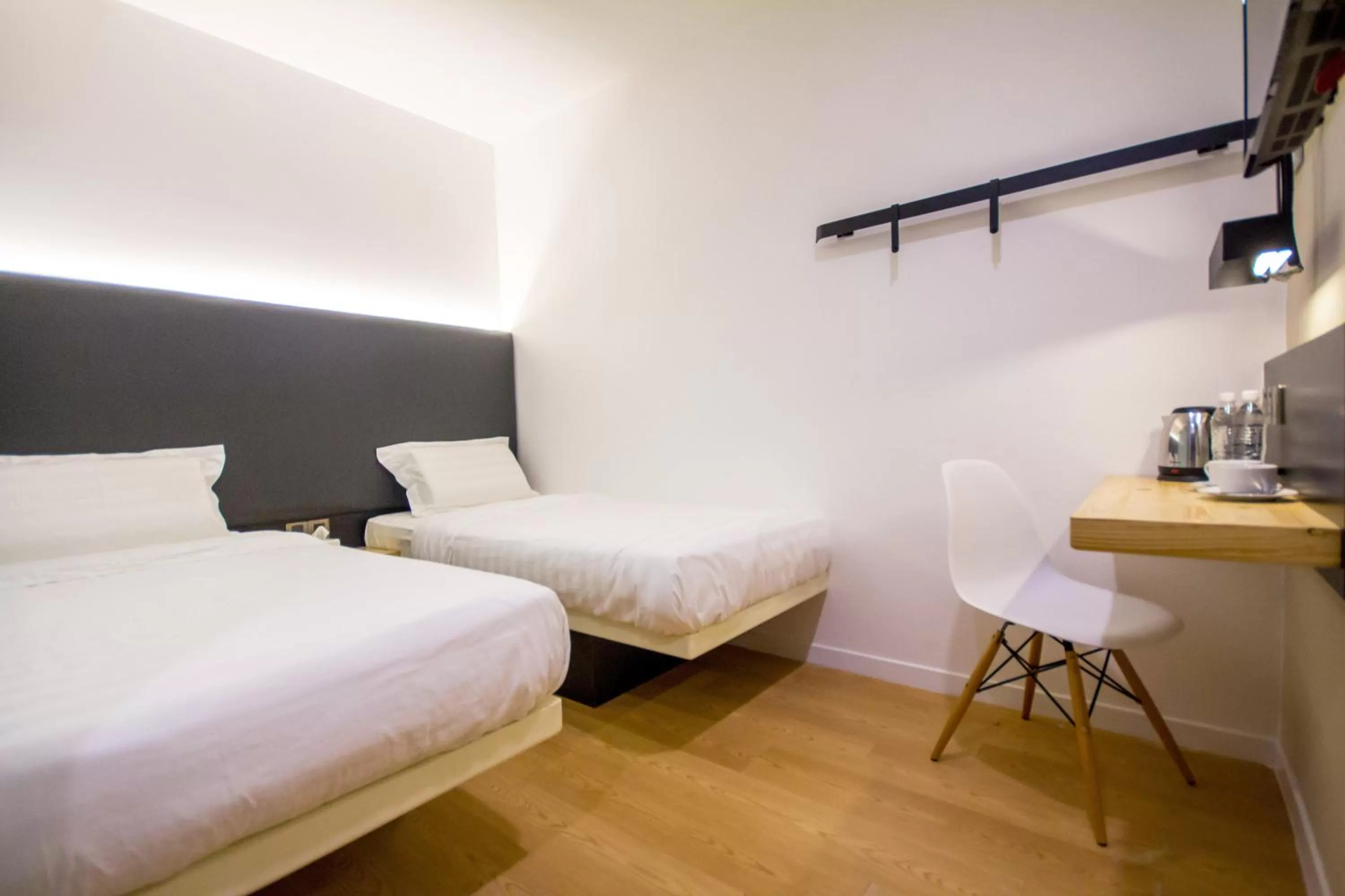 Photo of the whole room in Mode Inn Icon City