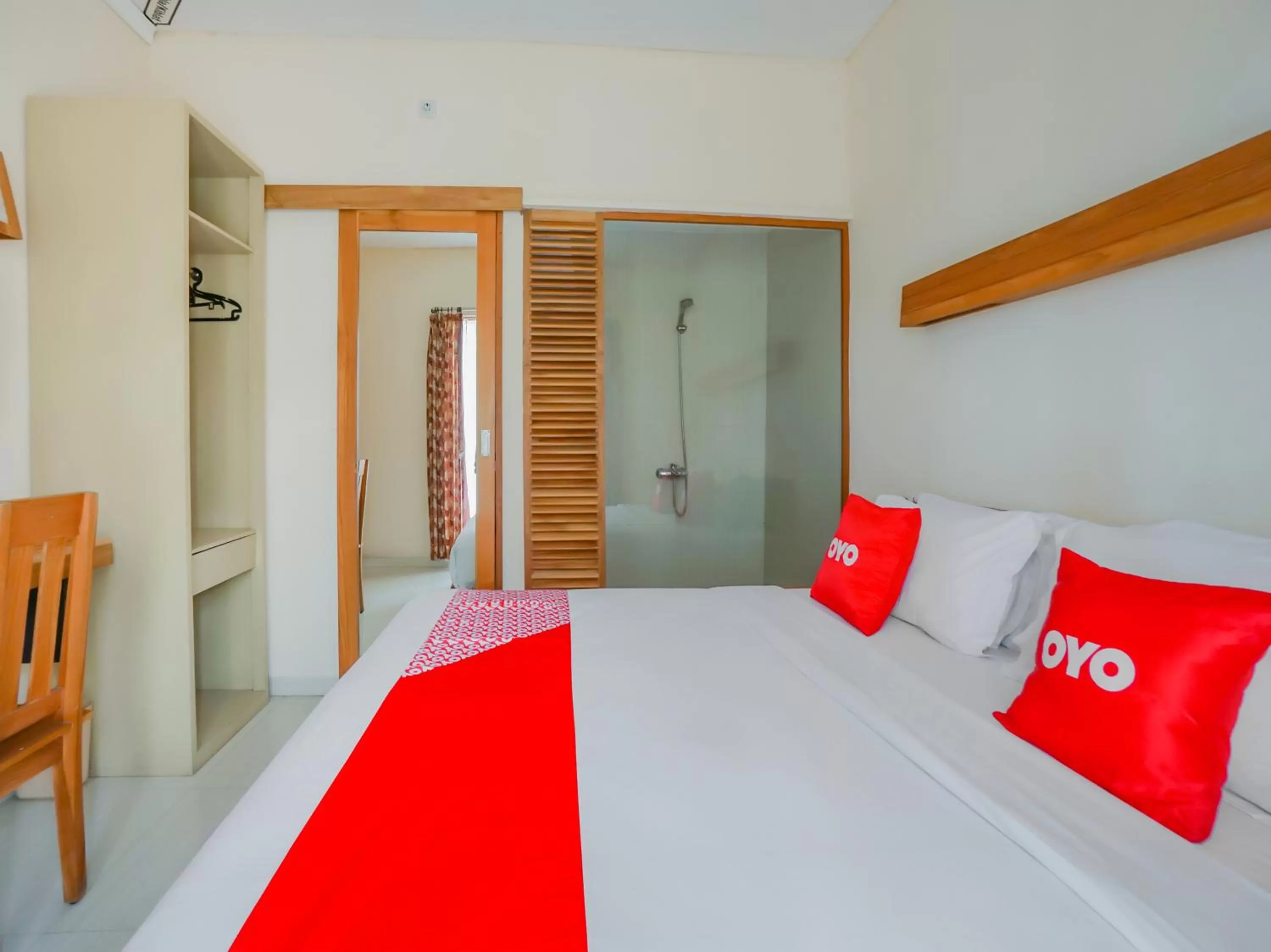 Bedroom in SUPER OYO 90319 Angler Guest House Malang