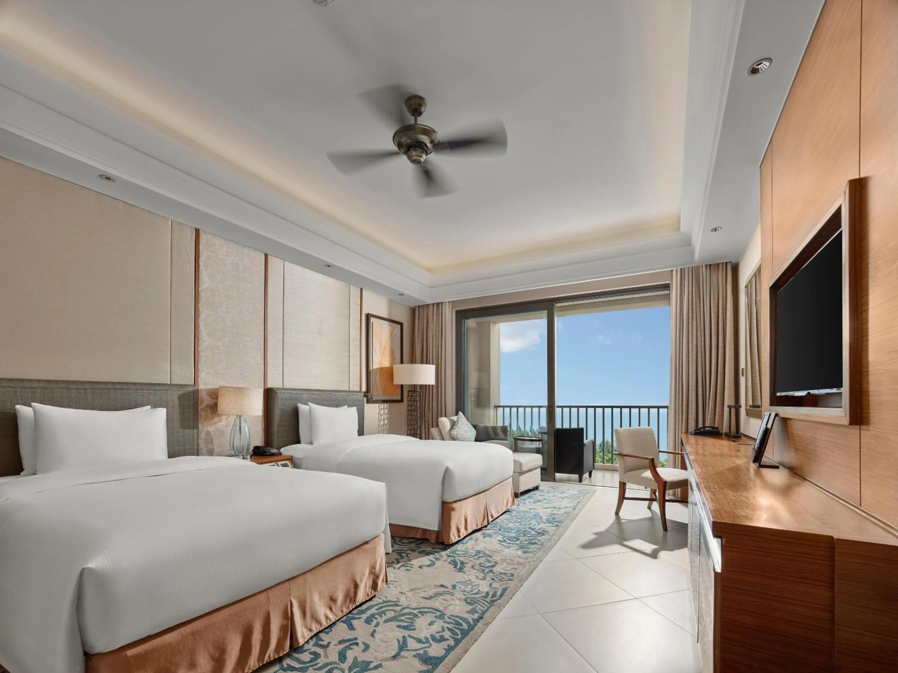 Twin Ro0m with Sea View in Hilton Haikou Meilan - Beachfront Hotel
