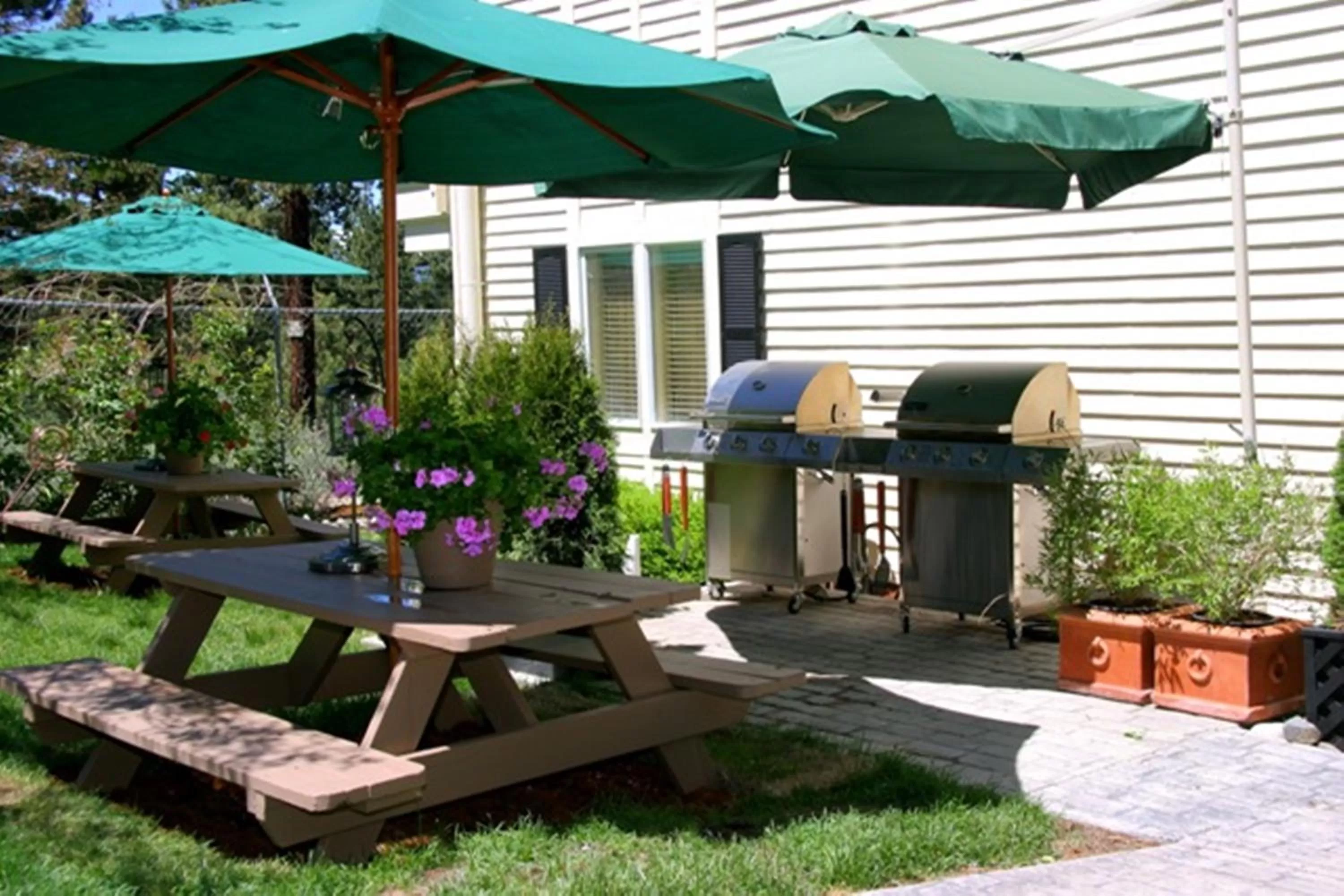 BBQ facilities in Lodge at Kingsbury Crossing
