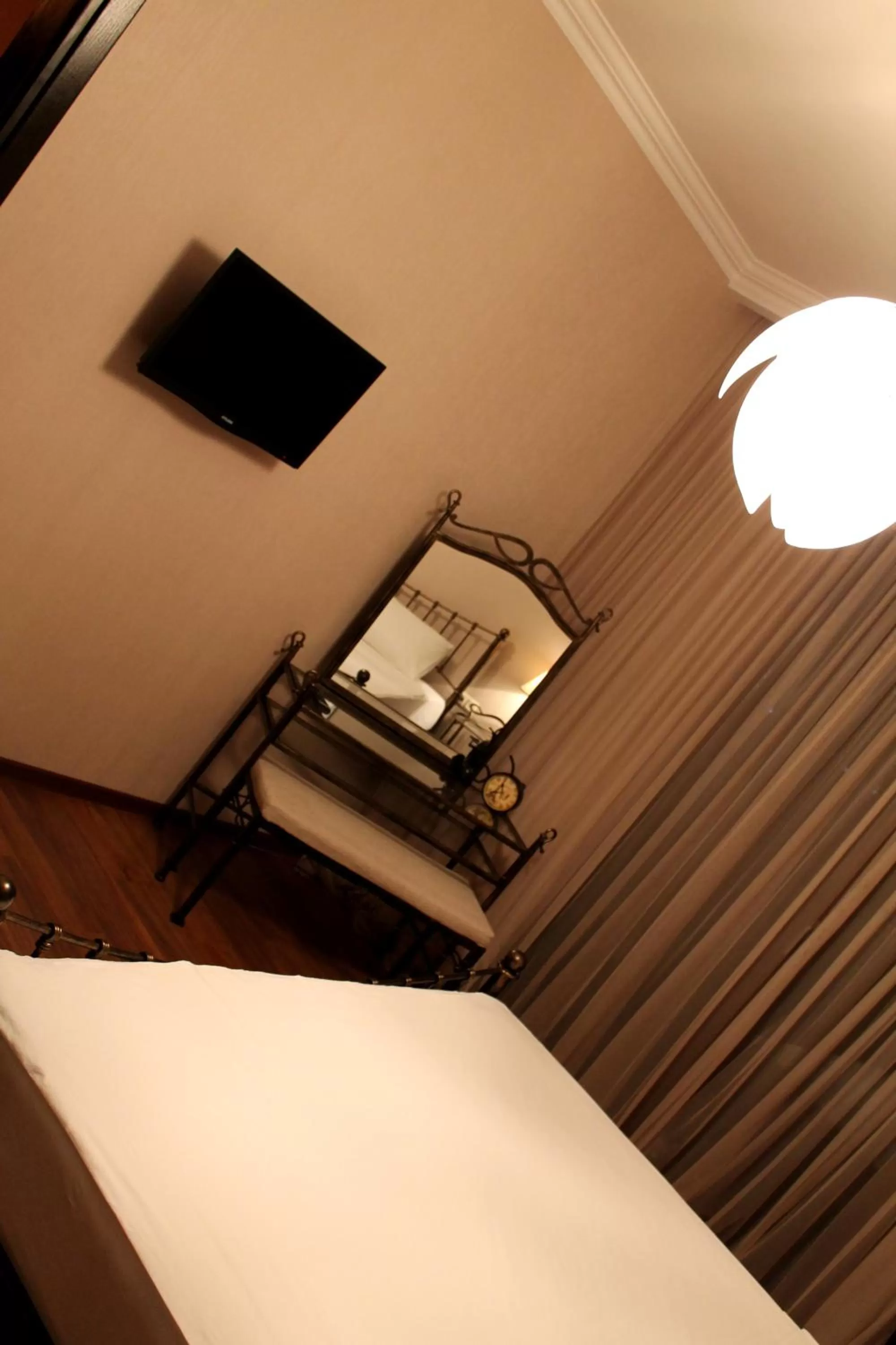 TV and multimedia, Bed in Royal Venezia Hotel