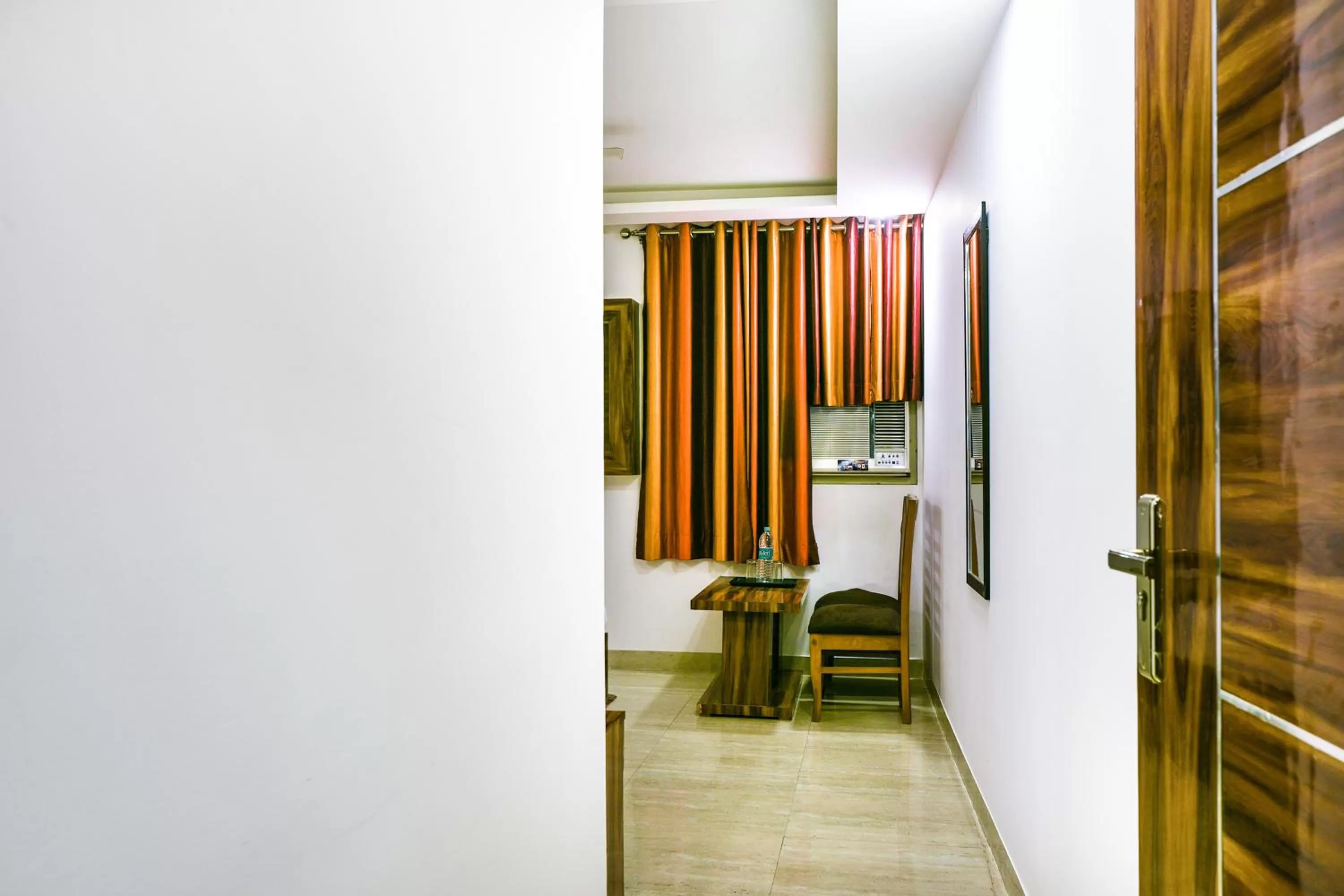 hair dresser in Hotel Pearl - Mahipalpur Delhi Airport