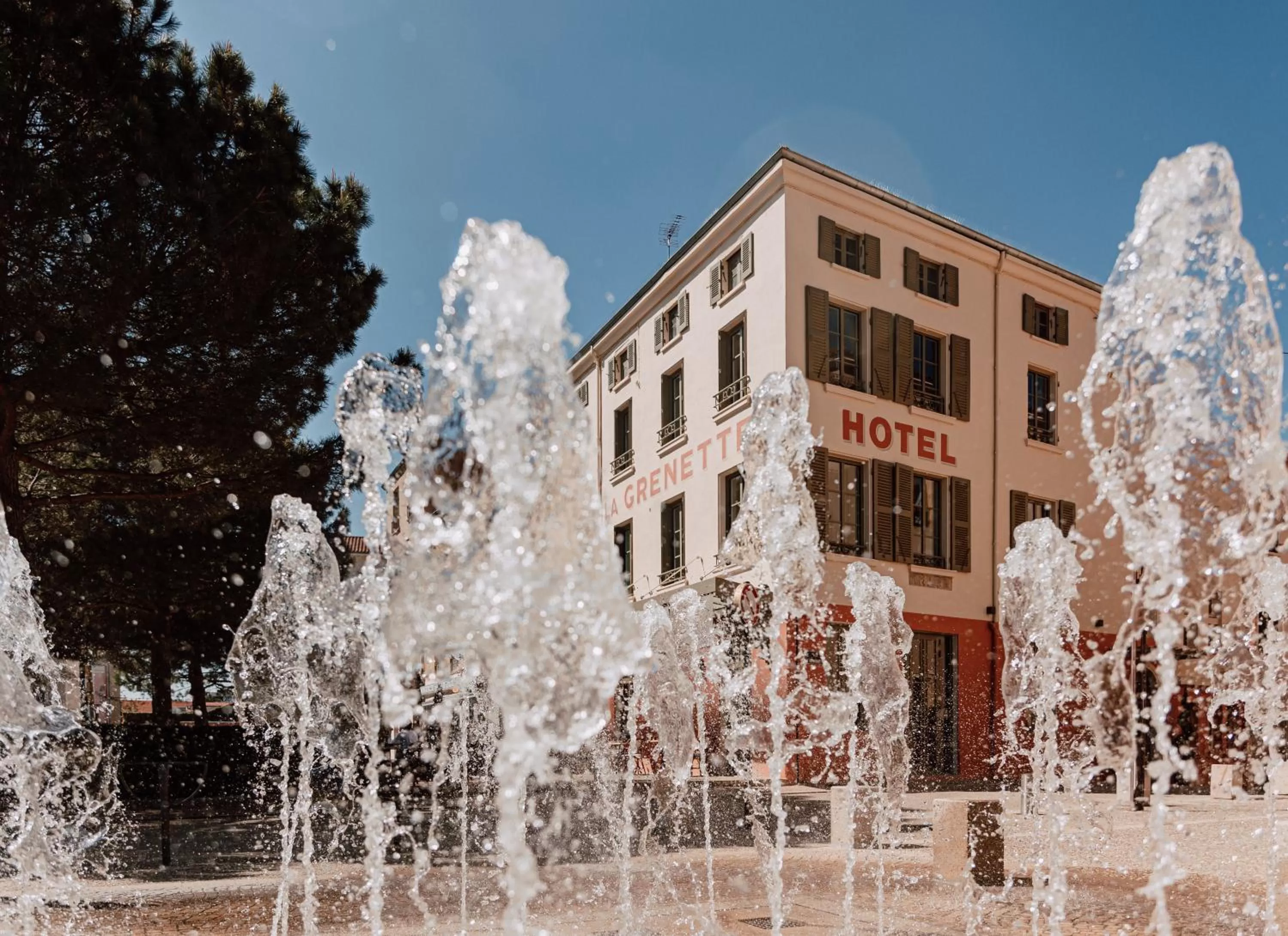 Property building, Winter in Mage hôtels - Hôtel la grenette - Brasserie Bonté Divine