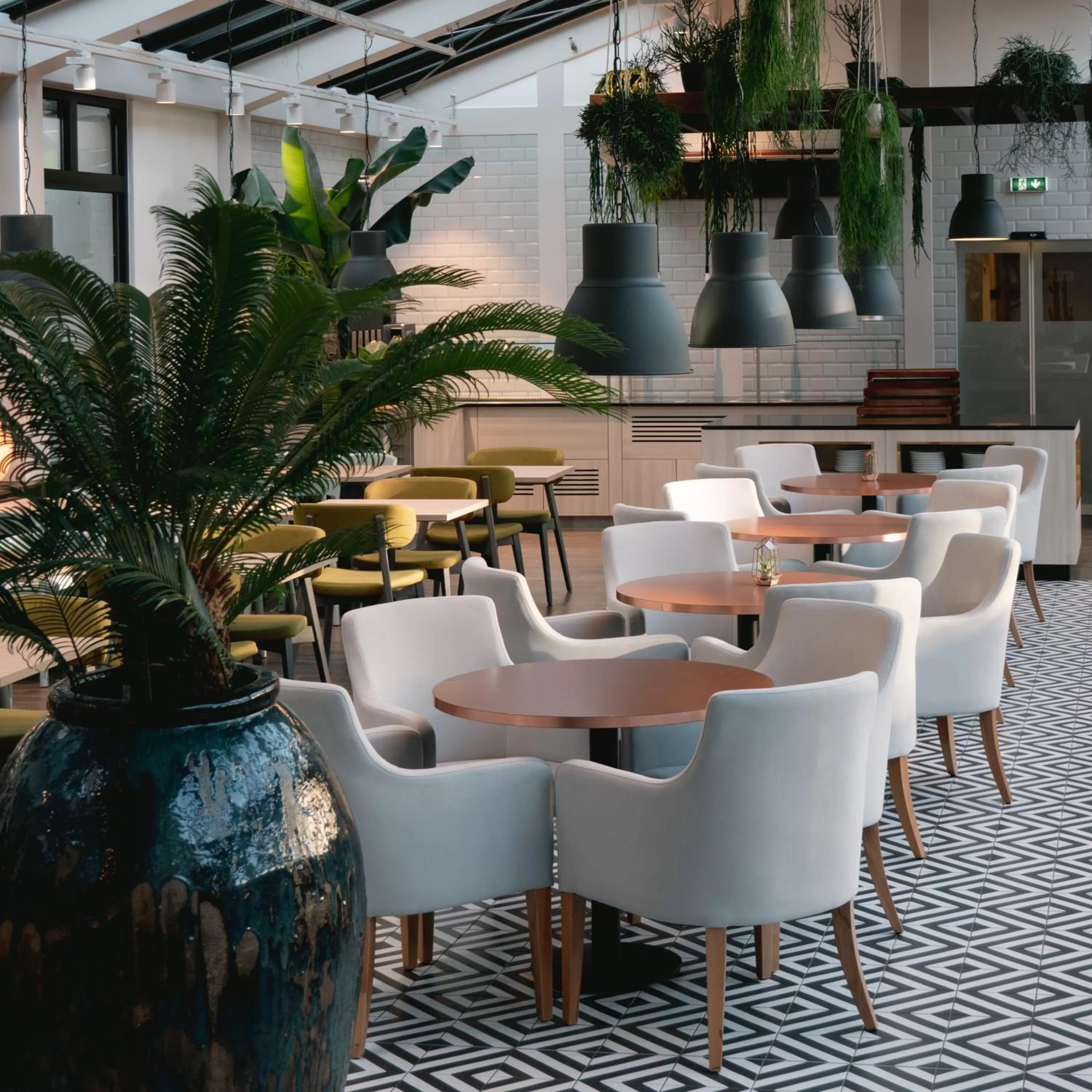 Restaurant/places to eat in Crowne Plaza Berlin City Centre Ku'damm by IHG